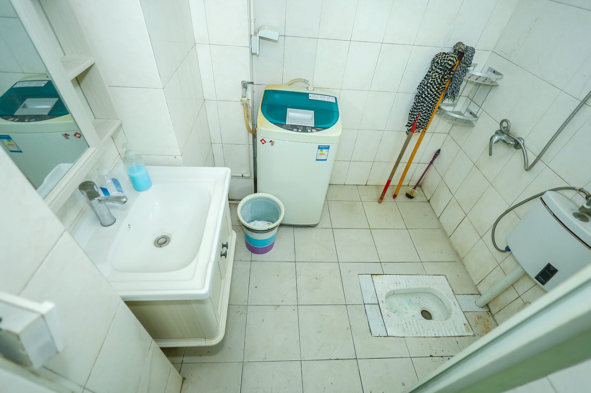 中南汽车世界  2室2厅1卫    37.0万 中南汽车世界  2室2厅1卫    37.0万卫生间