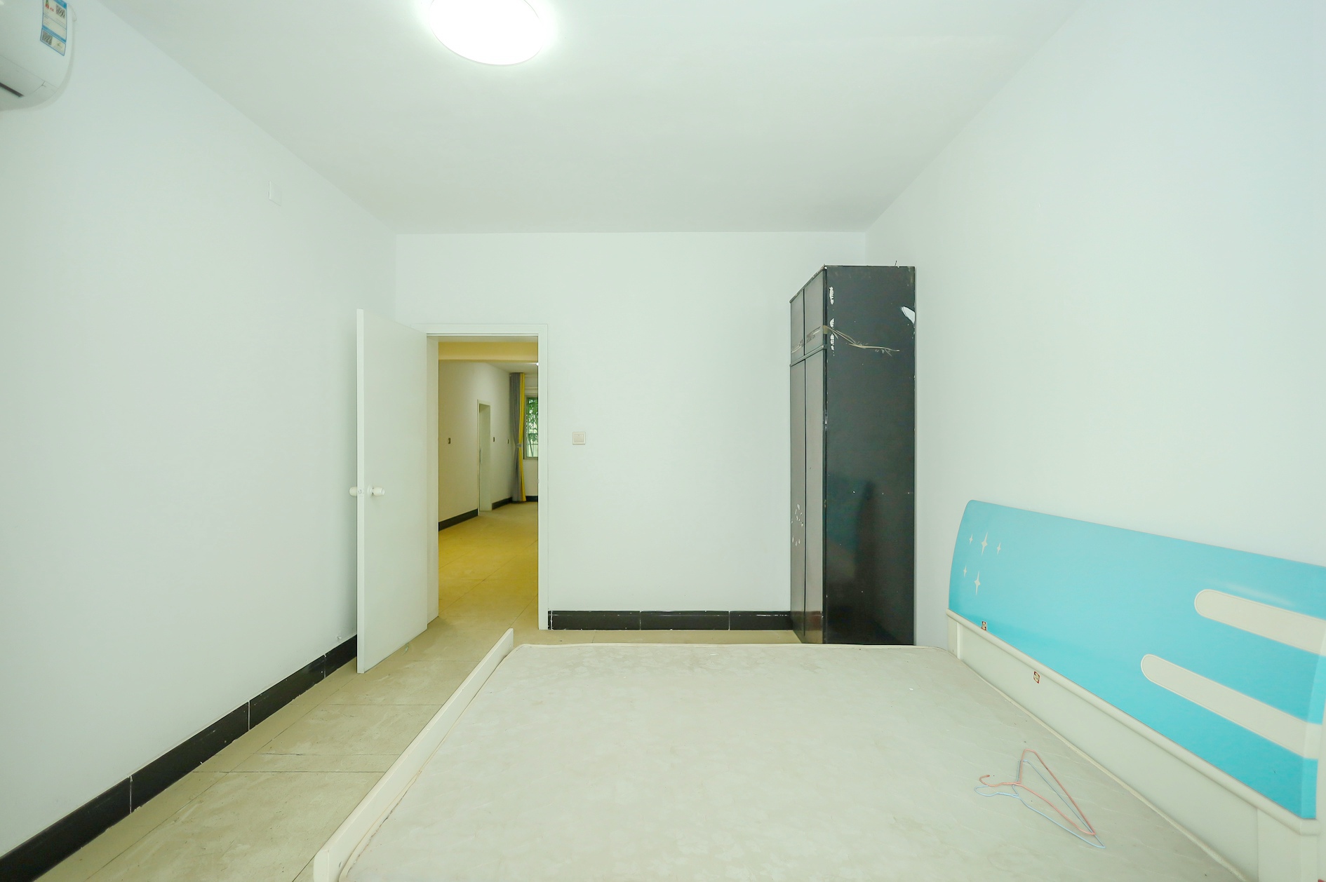 中南汽车世界  2室2厅1卫    37.0万 中南汽车世界  2室2厅1卫    37.0万卧室