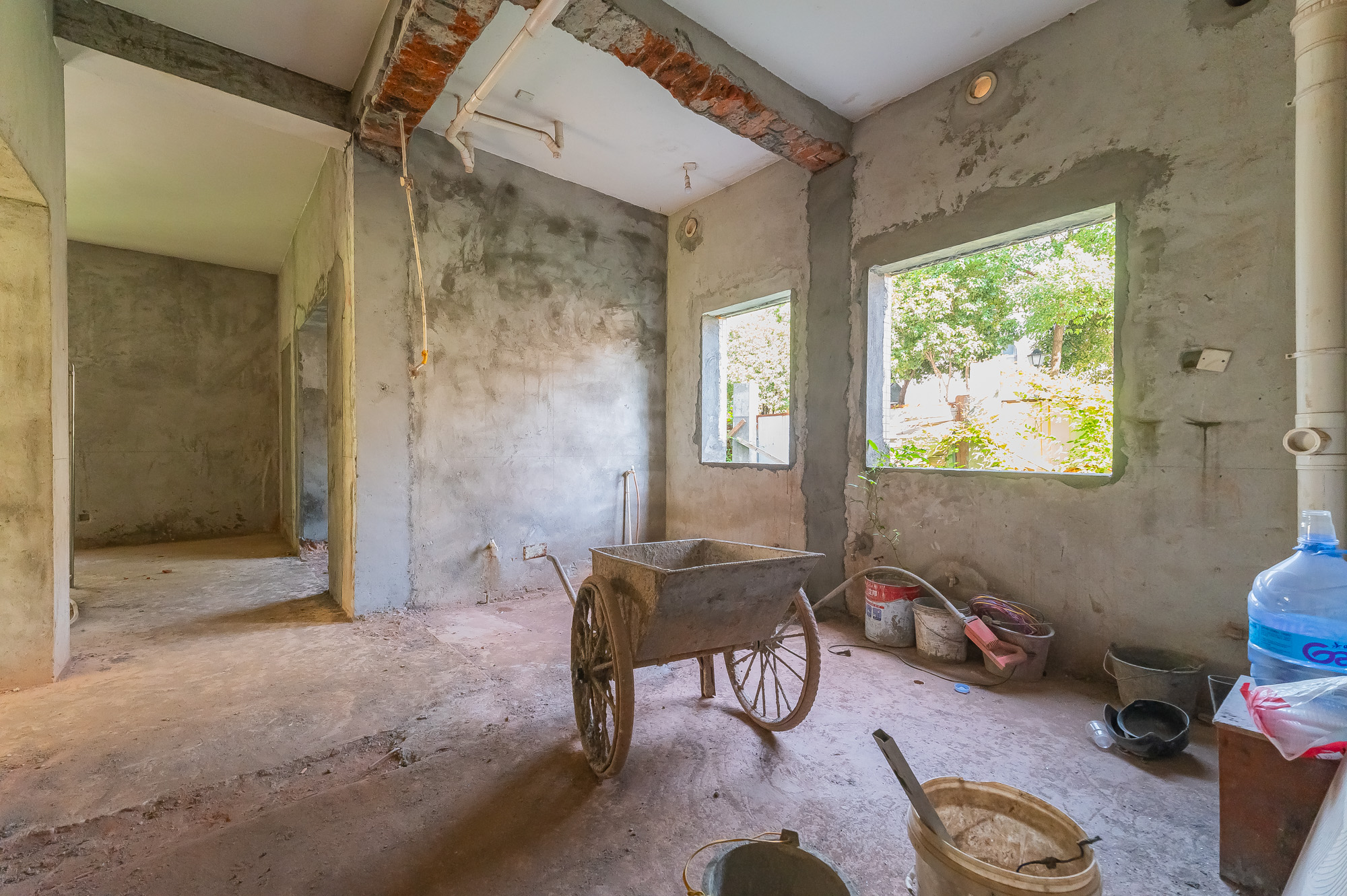 鹏基诺亚山林 6室3厅3卫 450.0万 鹏基诺亚山林 6室3厅3卫 450.0万客厅