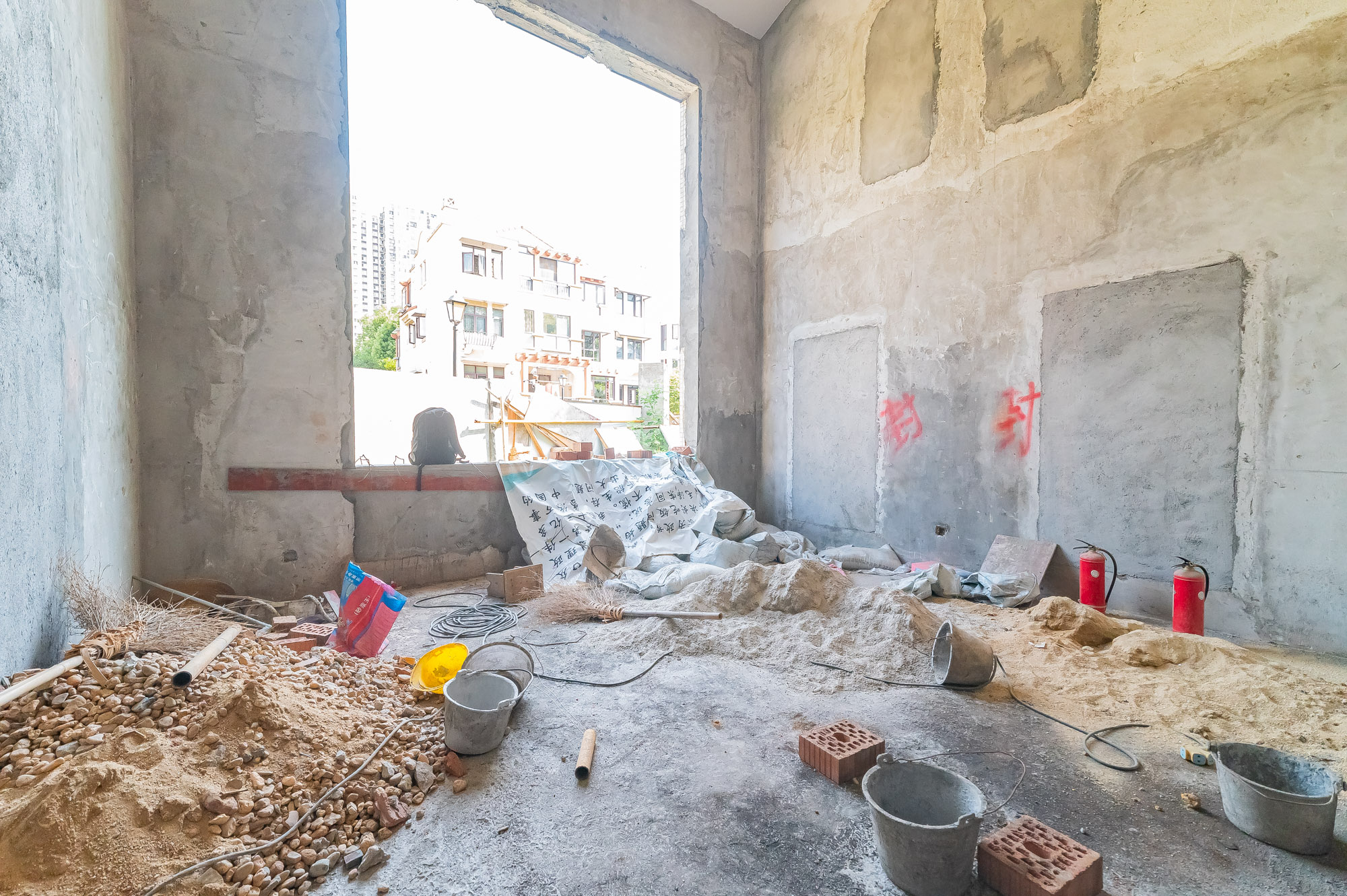 鹏基诺亚山林 6室3厅3卫 450.0万 鹏基诺亚山林 6室3厅3卫 450.0万客厅