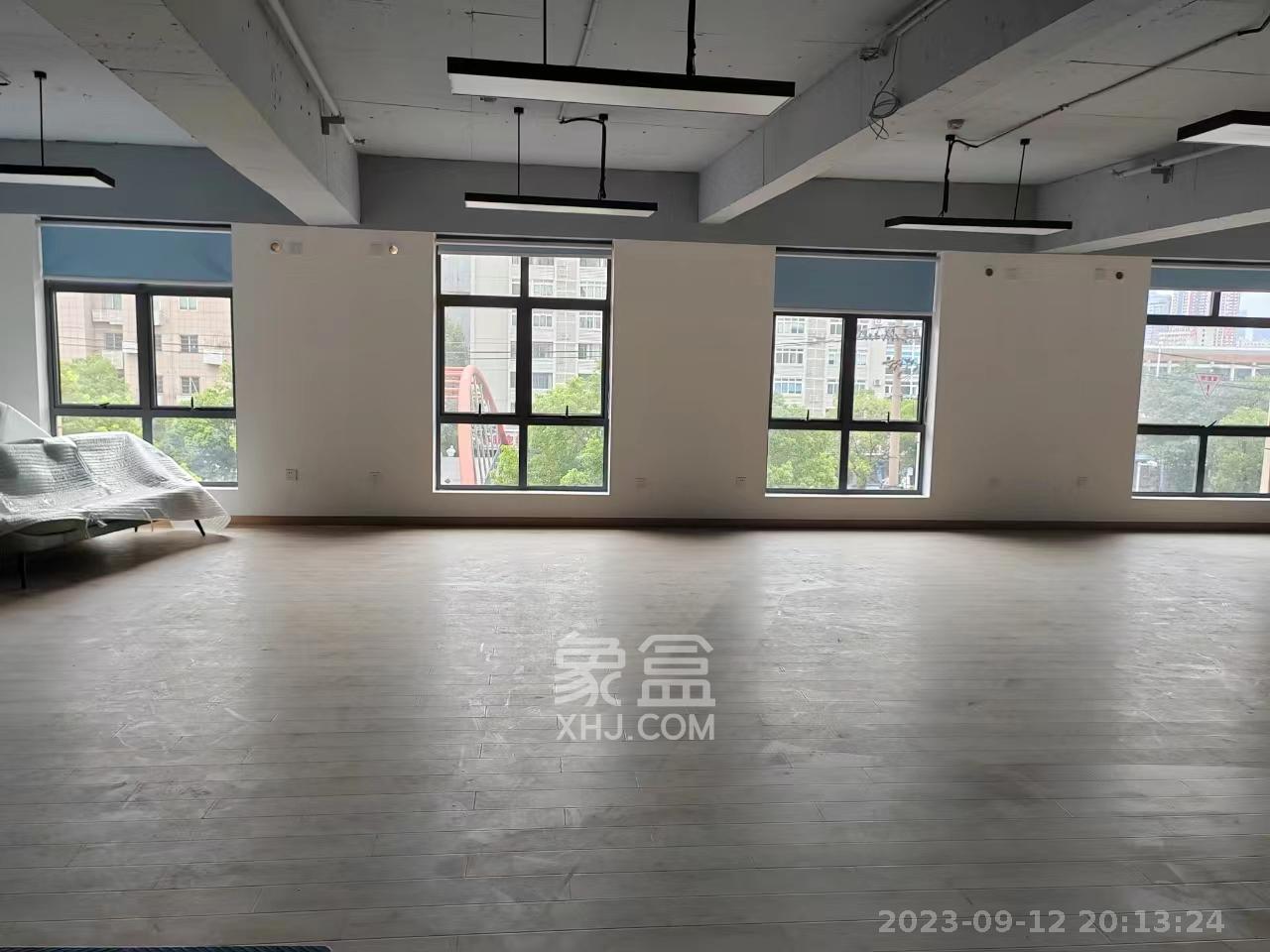 101公馆  4室2厅1卫   7500.00元/月室内图1