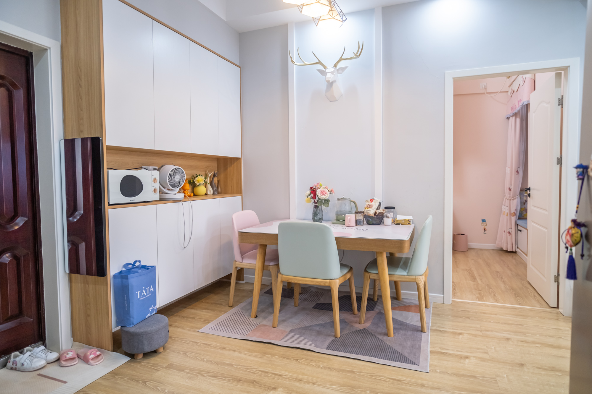 红树湾 2室2厅1卫 88.0万 红树湾 2室2厅1卫 88.0万客厅