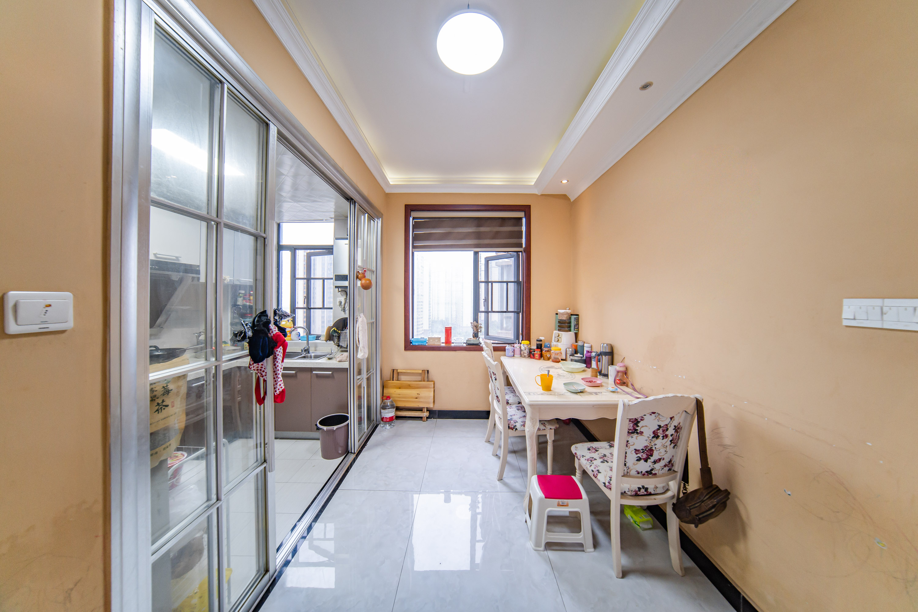 枫华府第  3室2厅1卫    91.0万客厅