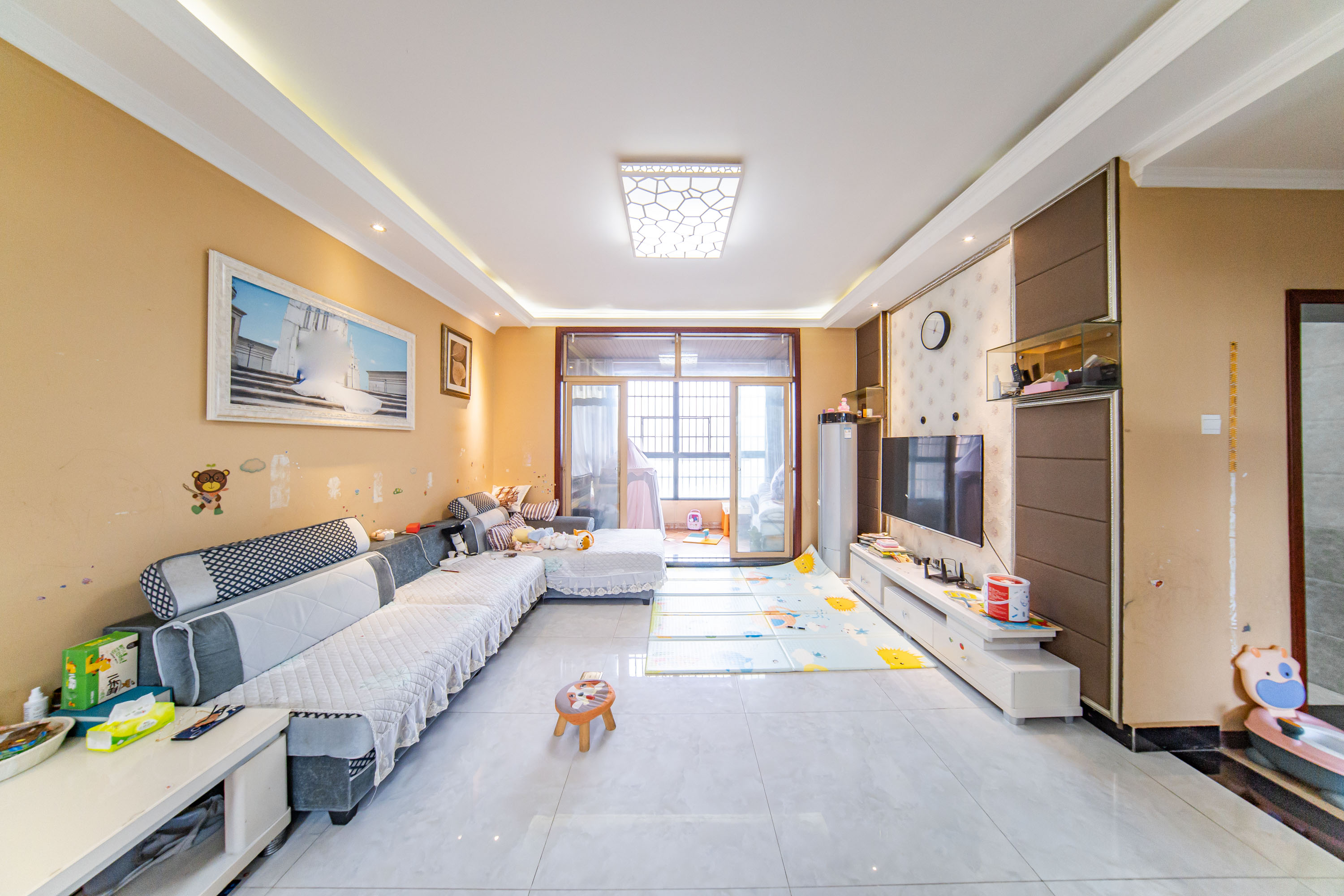 枫华府第  3室2厅1卫    91.0万客厅