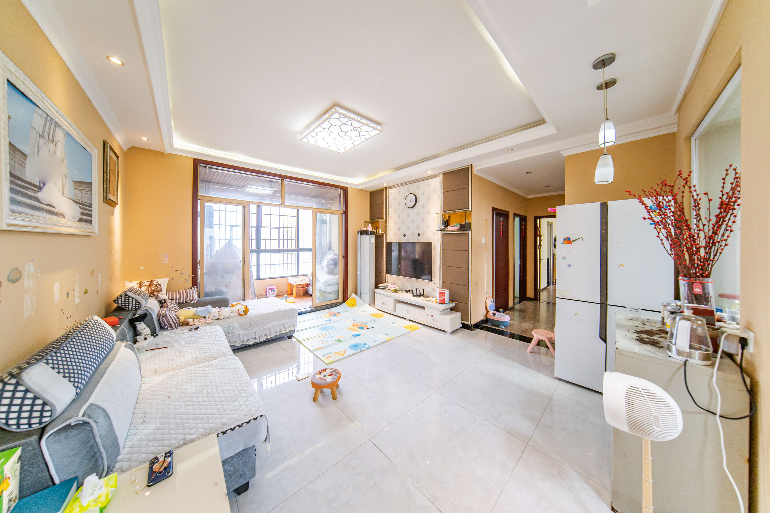 枫华府第  3室2厅1卫    91.0万客厅