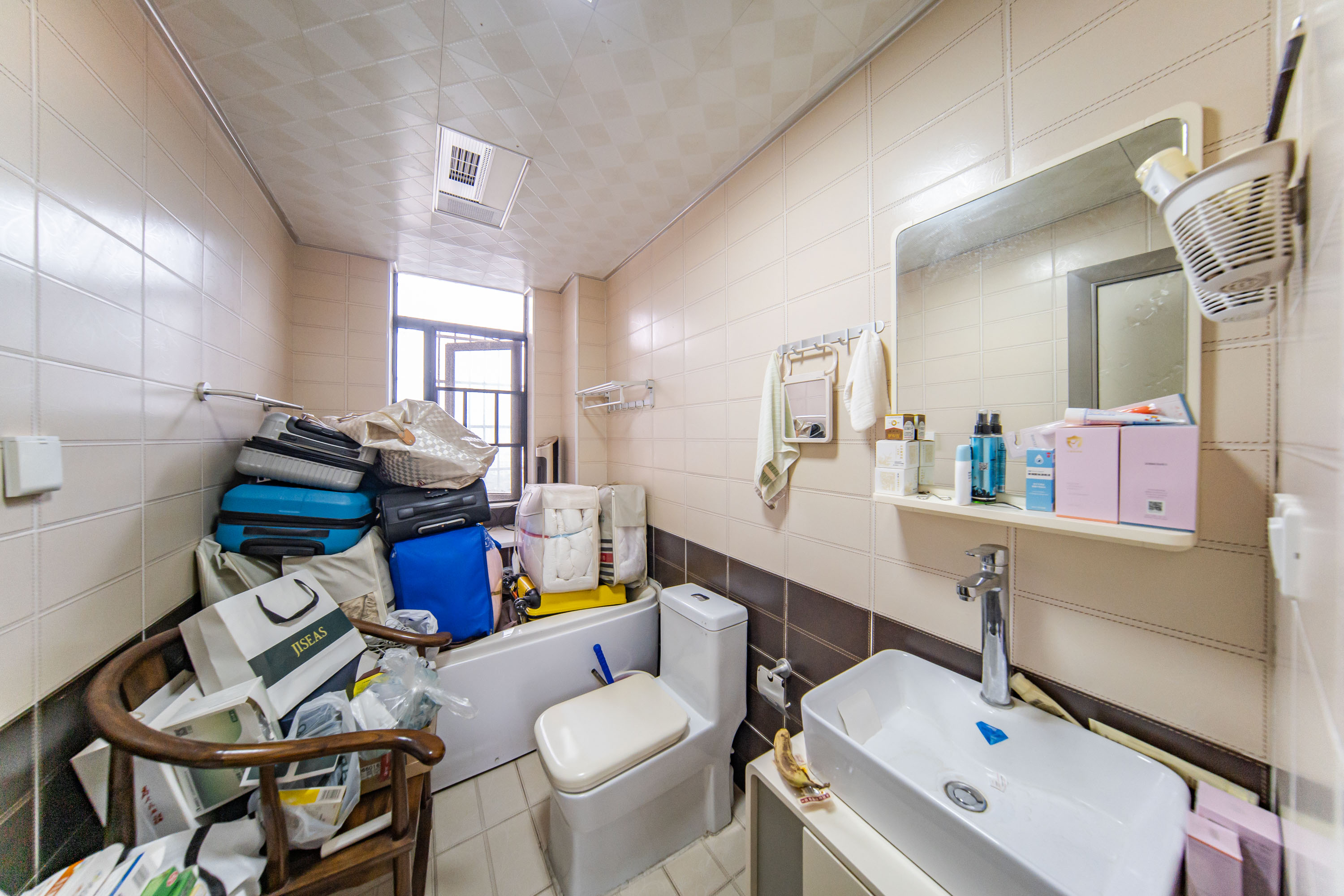 枫华府第  3室2厅1卫    91.0万卫生间