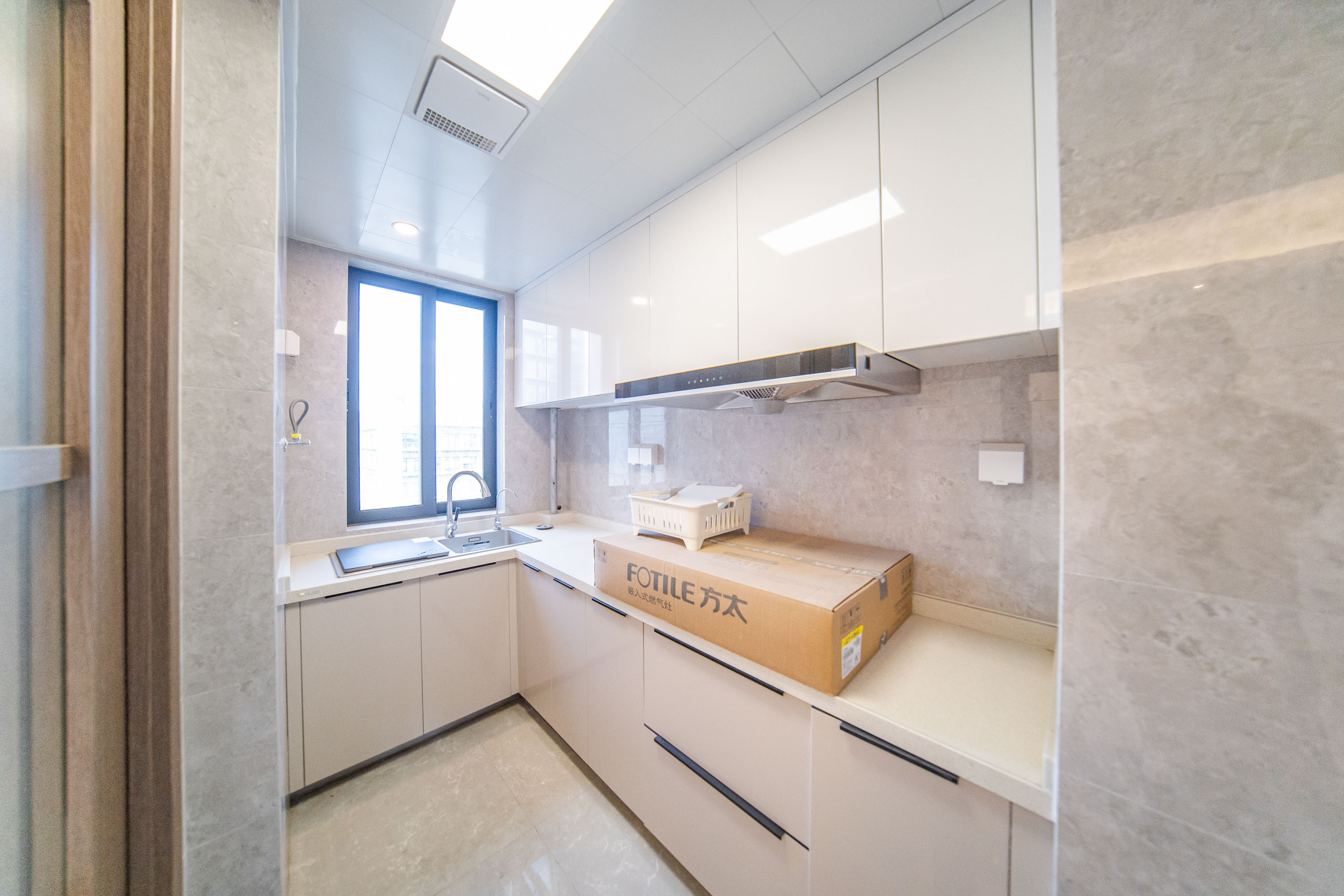 映客龙湖璟翠公馆(映客龙湖璟翠中心)  4室2厅2卫    155.0万 映客龙湖璟翠公馆(映客龙湖璟翠中心)  4室2厅2卫    155.0万厨房