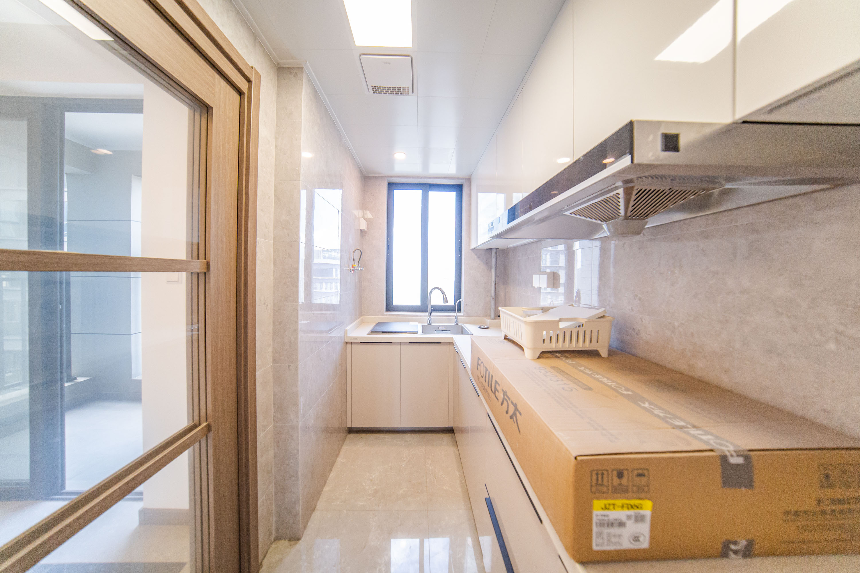 映客龙湖璟翠公馆(映客龙湖璟翠中心)  4室2厅2卫    155.0万 映客龙湖璟翠公馆(映客龙湖璟翠中心)  4室2厅2卫    155.0万厨房