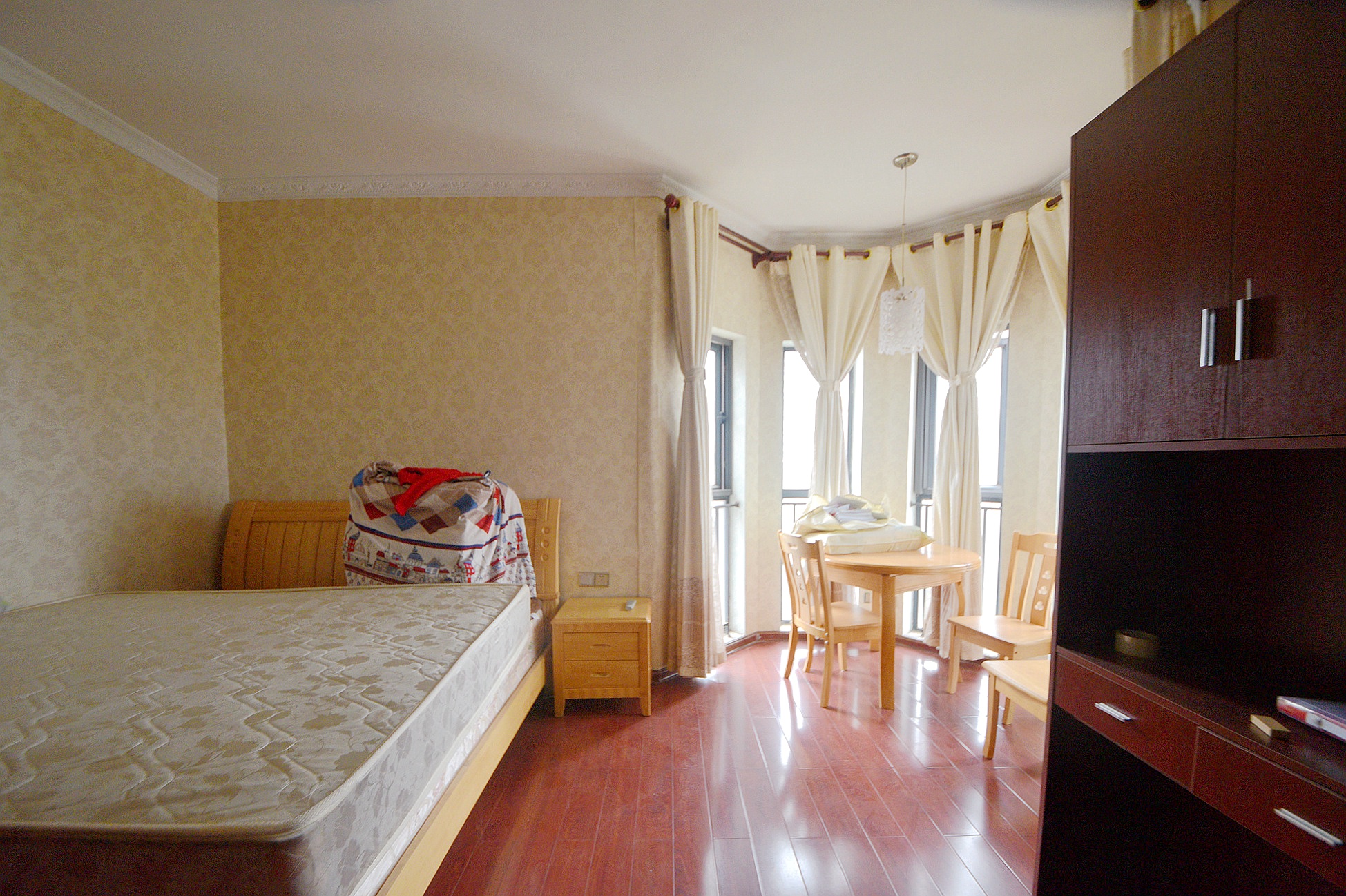 锦绣世纪  1室1厅1卫    52.0万卧室