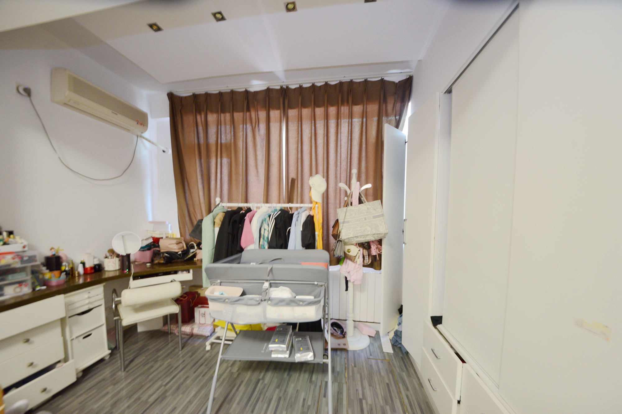 省水院宿舍  3室2厅2卫   170.00万阳台