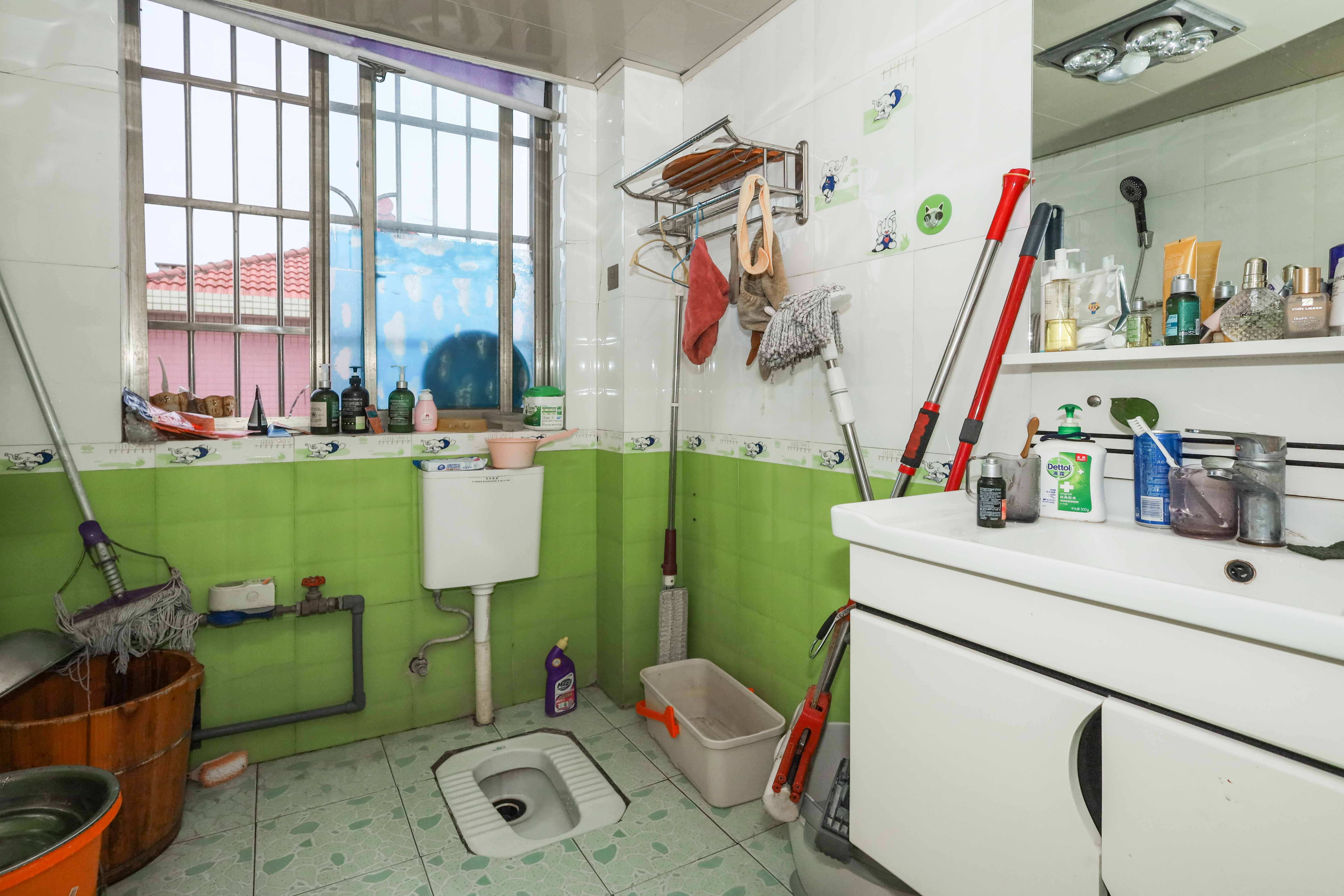 雷锋机电市场一期  2室2厅1卫    46.0万卫生间