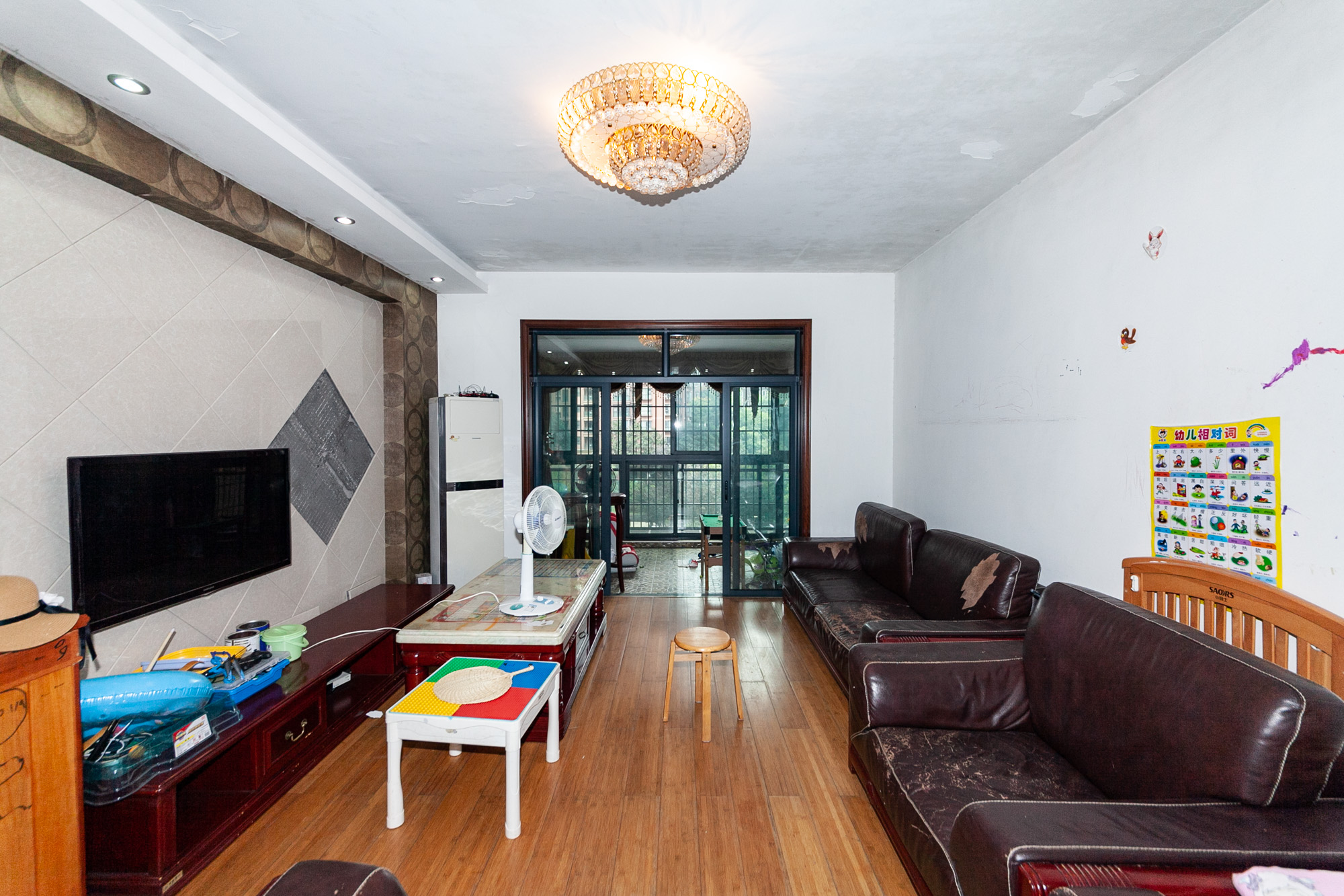 珠江东方明珠(新地东方明珠)一二期 3室2厅2卫 106.0万 珠江东方明珠(新地东方明珠)一二期 3室2厅2卫 106.0万客厅