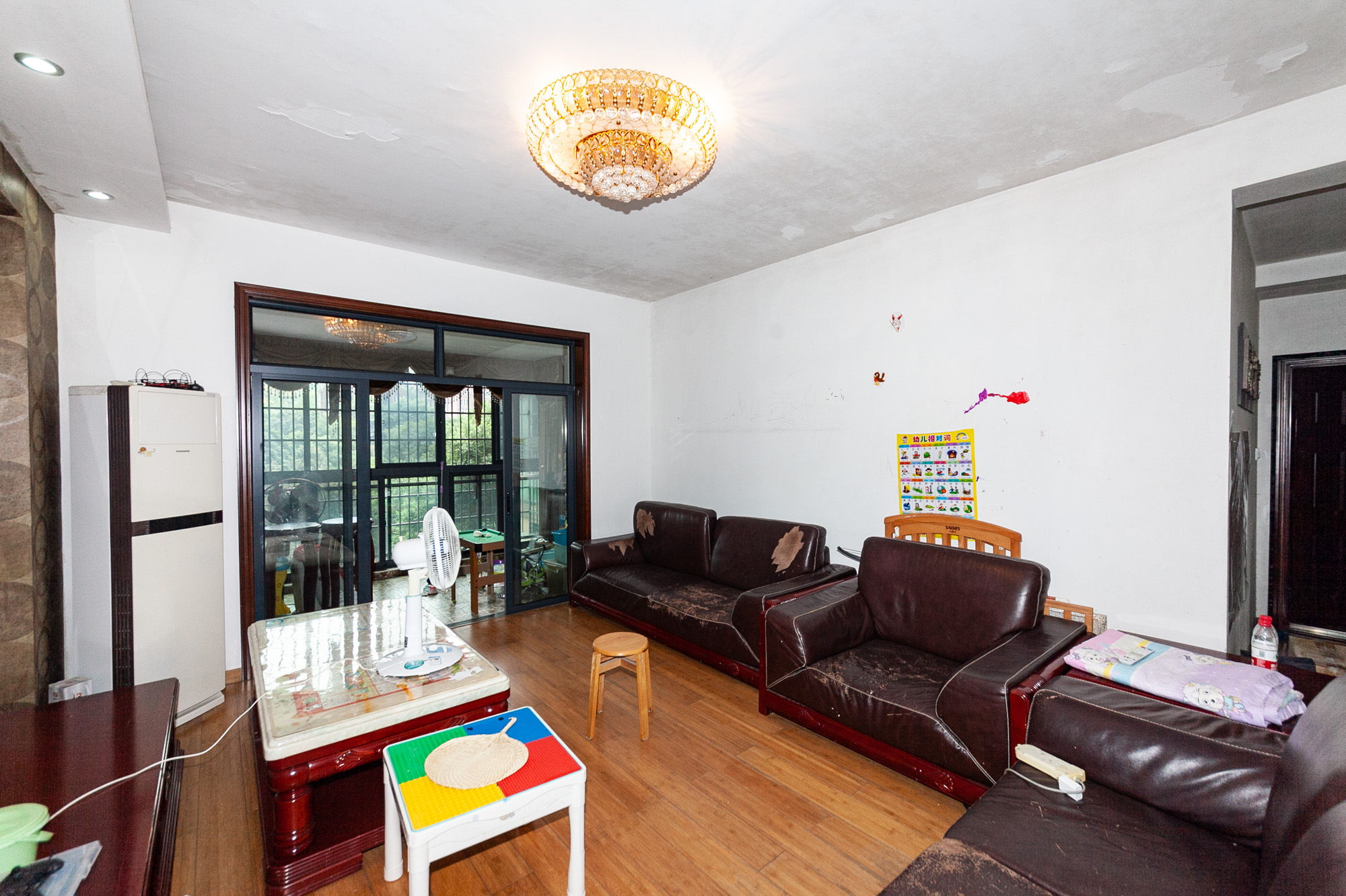 珠江东方明珠(新地东方明珠)一二期 3室2厅2卫 106.0万 珠江东方明珠(新地东方明珠)一二期 3室2厅2卫 106.0万客厅