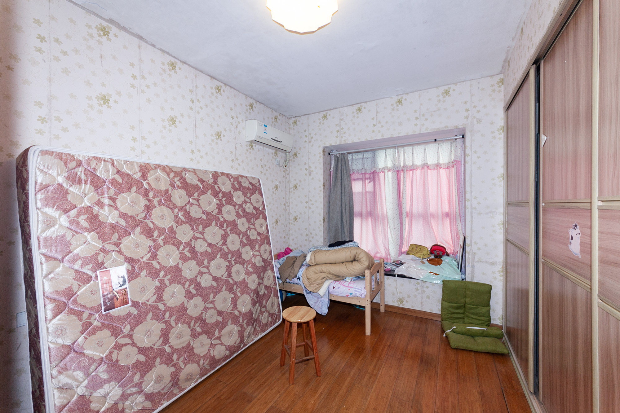 珠江东方明珠(新地东方明珠)一二期 3室2厅2卫 106.0万 珠江东方明珠(新地东方明珠)一二期 3室2厅2卫 106.0万卧室