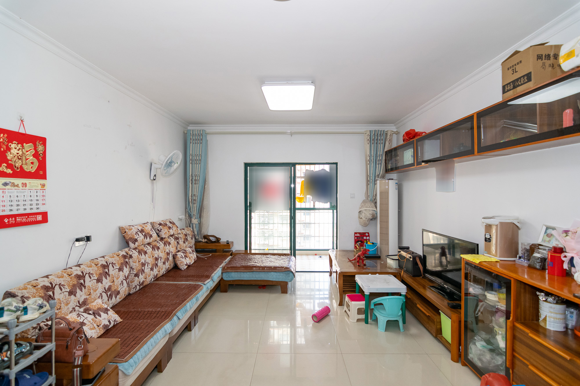 红建滨水铭城  4室2厅2卫    83.6万客厅