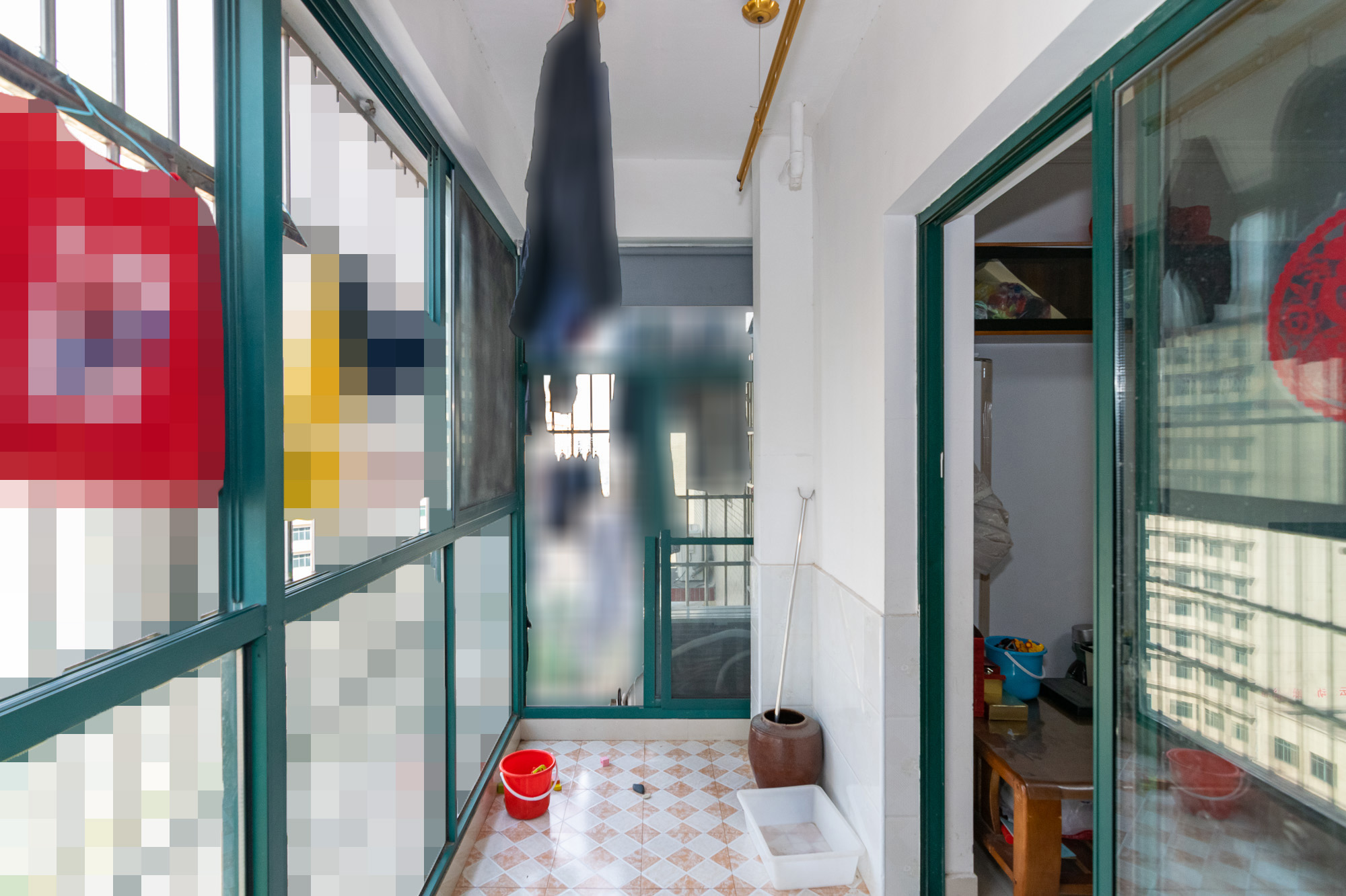 红建滨水铭城  4室2厅2卫    83.6万阳台