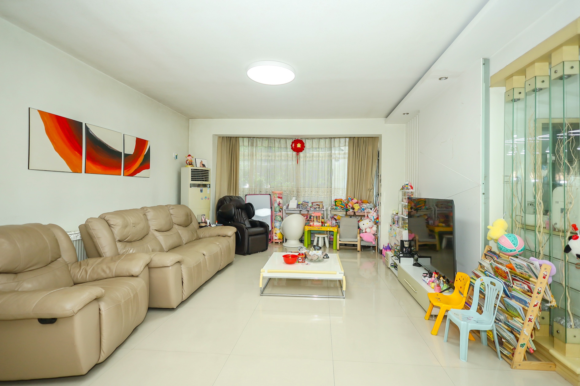 向阳门第 3室2厅2卫 180.0万 向阳门第 3室2厅2卫 180.0万客厅