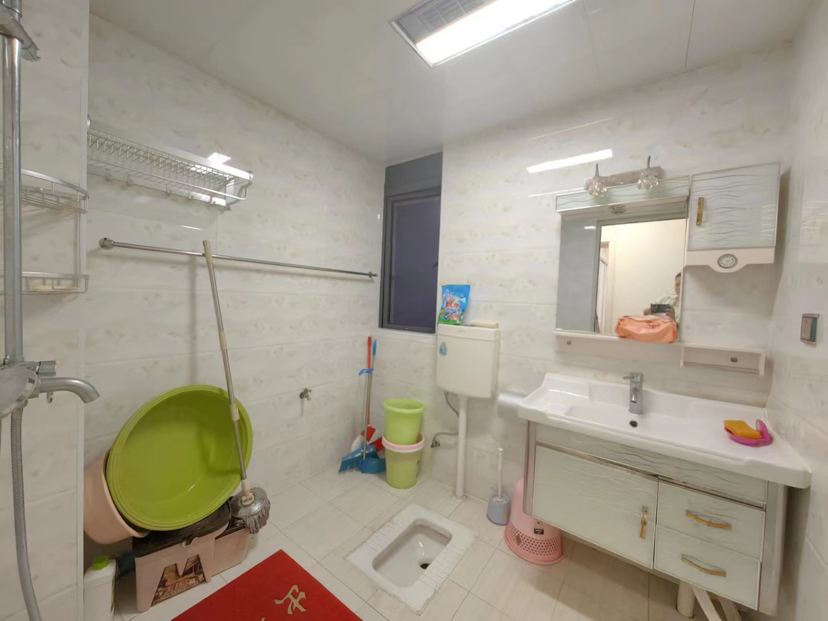 泰山公馆 3室2厅1卫 90.0万 泰山公馆 3室2厅1卫 90.0万室内图