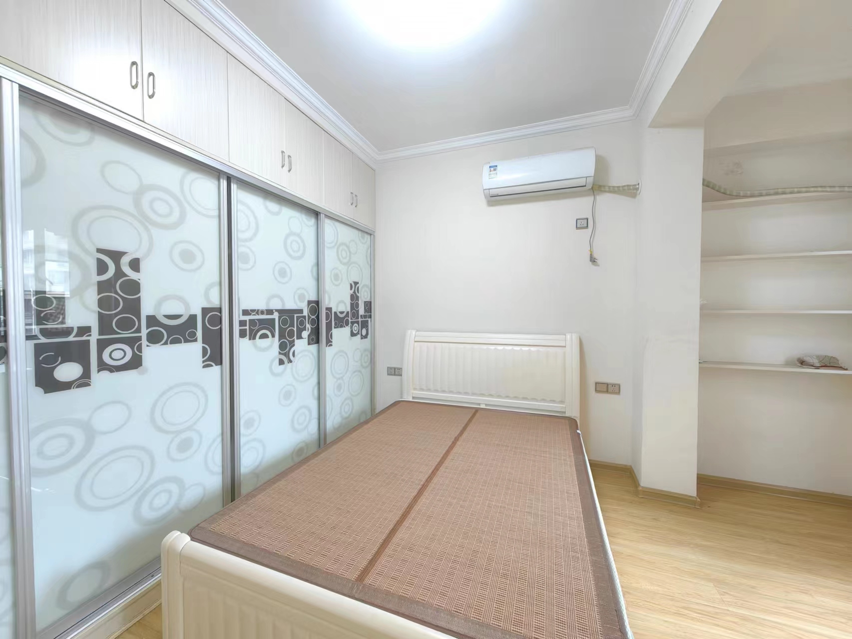 泰山公馆 3室2厅1卫 90.0万 泰山公馆 3室2厅1卫 90.0万室内图