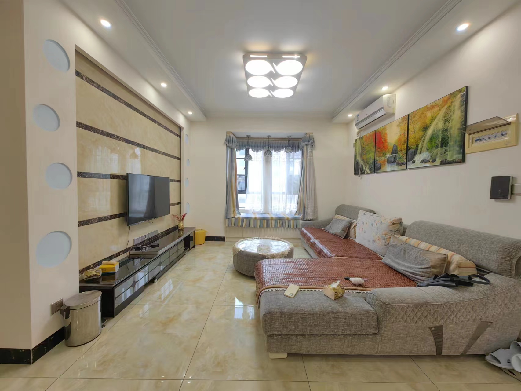 泰山公馆 3室2厅1卫 90.0万 泰山公馆 3室2厅1卫 90.0万室内图