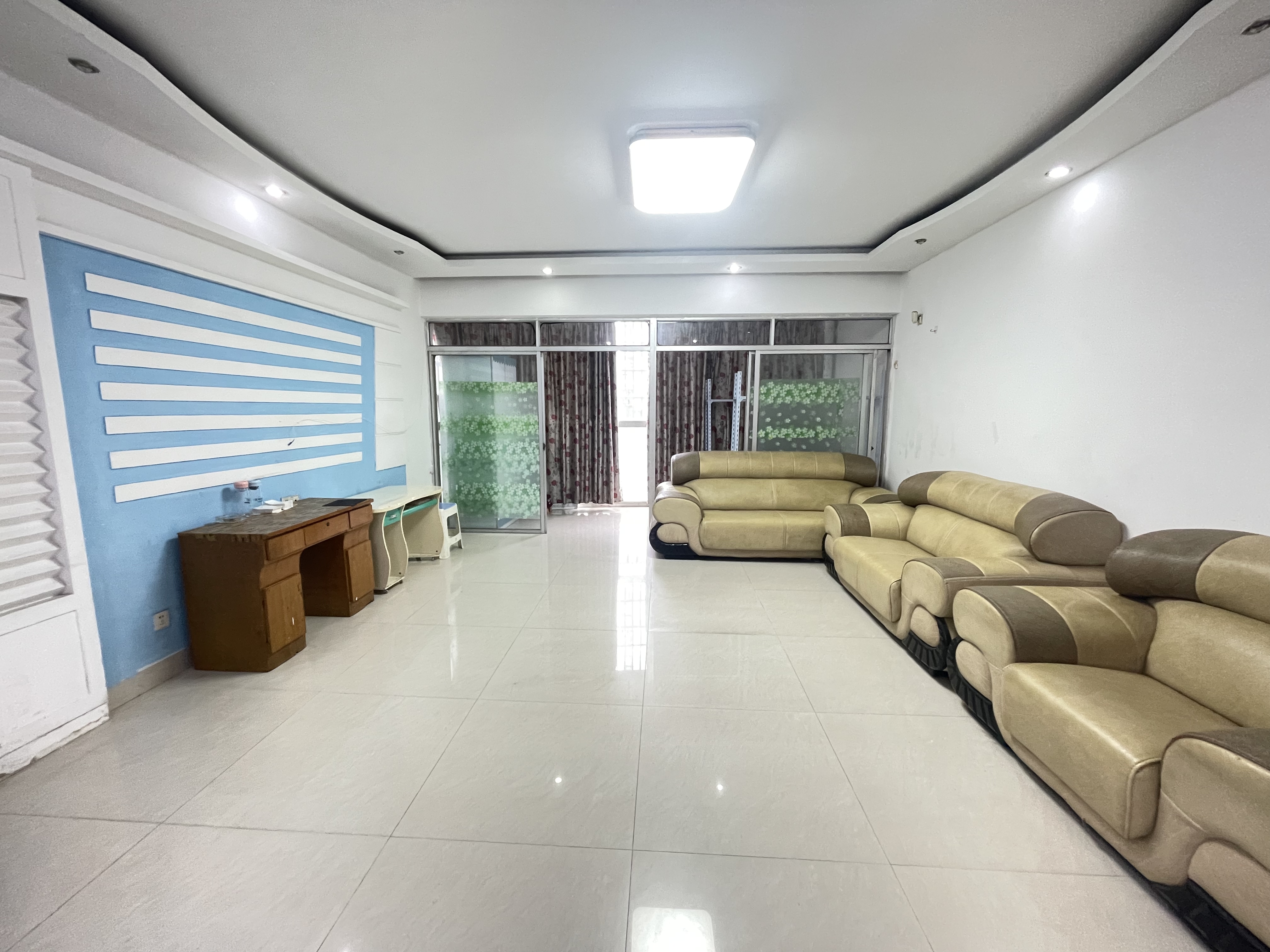 佳诚数码  3室2厅1卫    72.0万 佳诚数码  3室2厅1卫    72.0万室内图