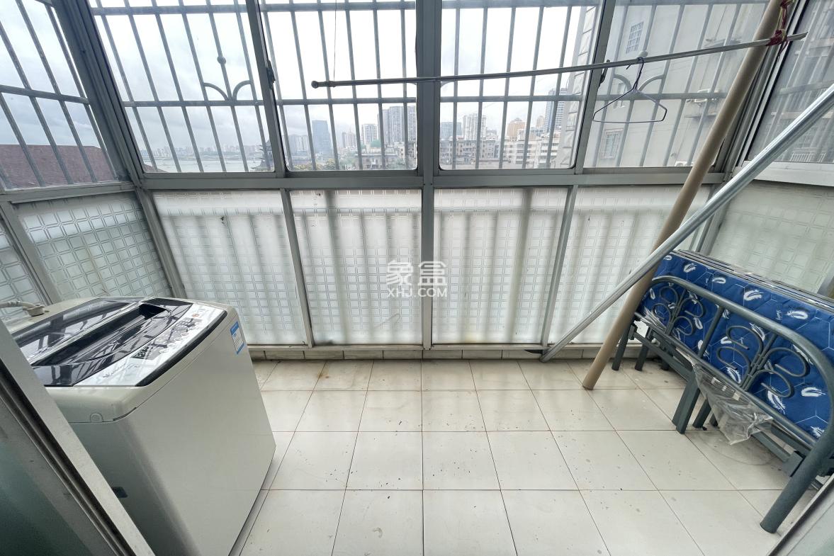 佳诚数码  3室2厅1卫    72.0万 佳诚数码  3室2厅1卫    72.0万室内图