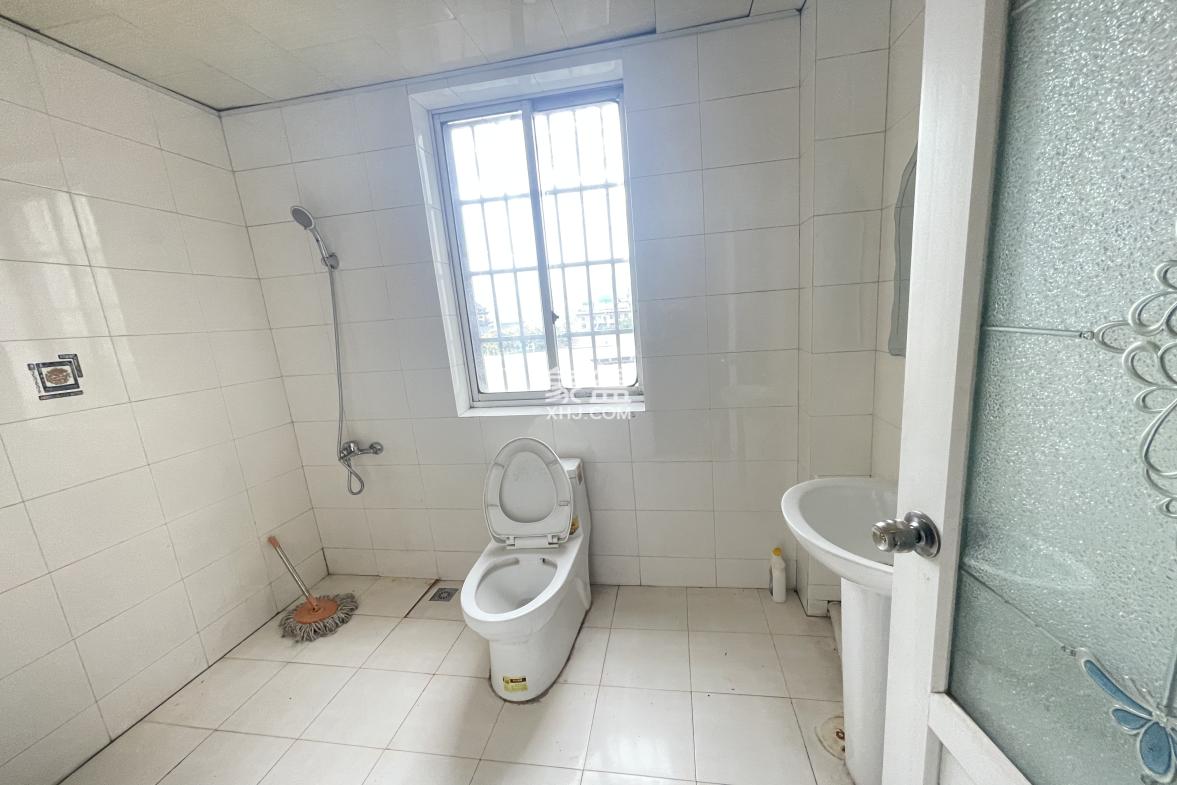 佳诚数码  3室2厅1卫    72.0万 佳诚数码  3室2厅1卫    72.0万室内图