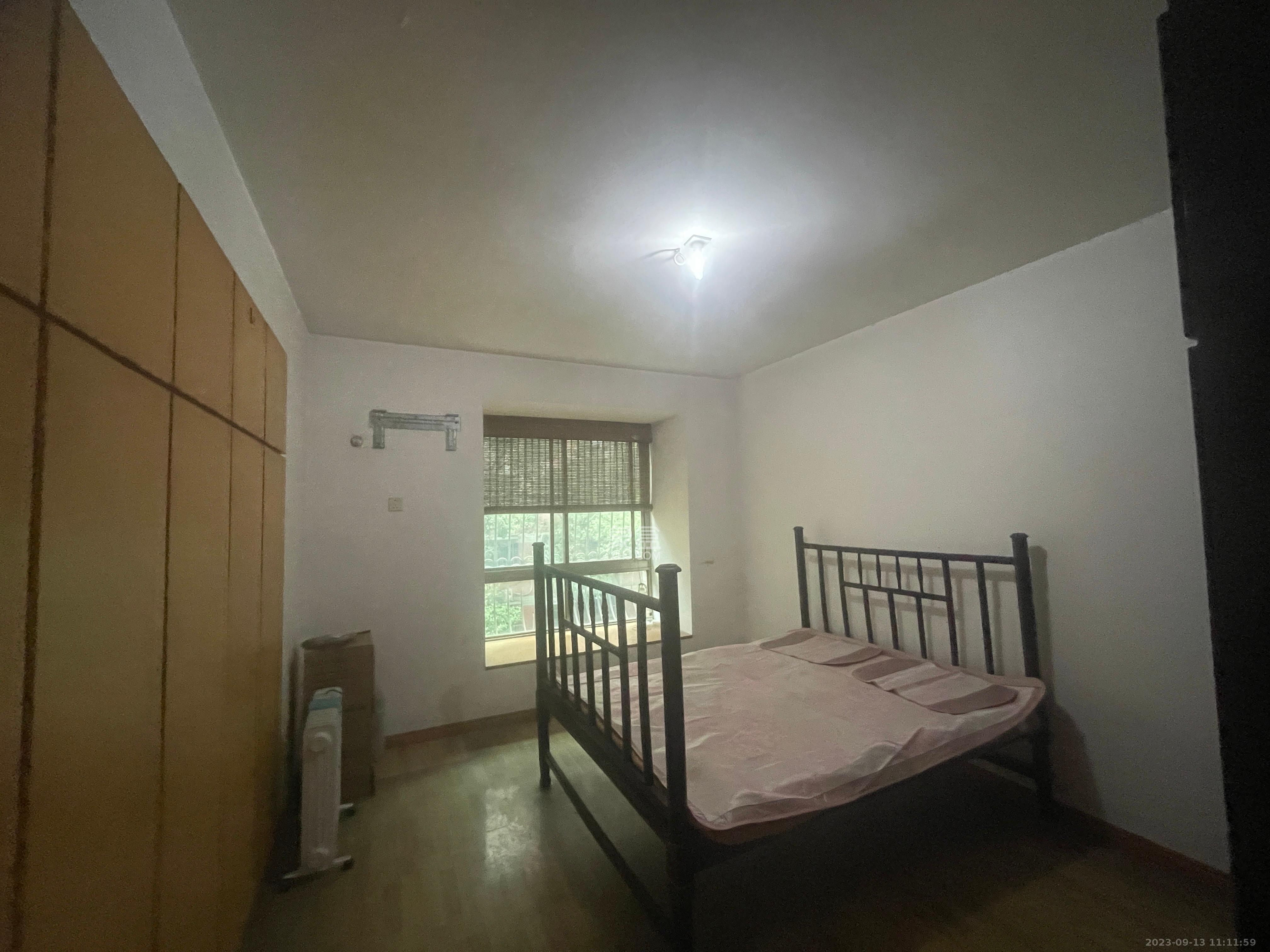 新华园  4室2厅1卫   1900.00元/月室内图