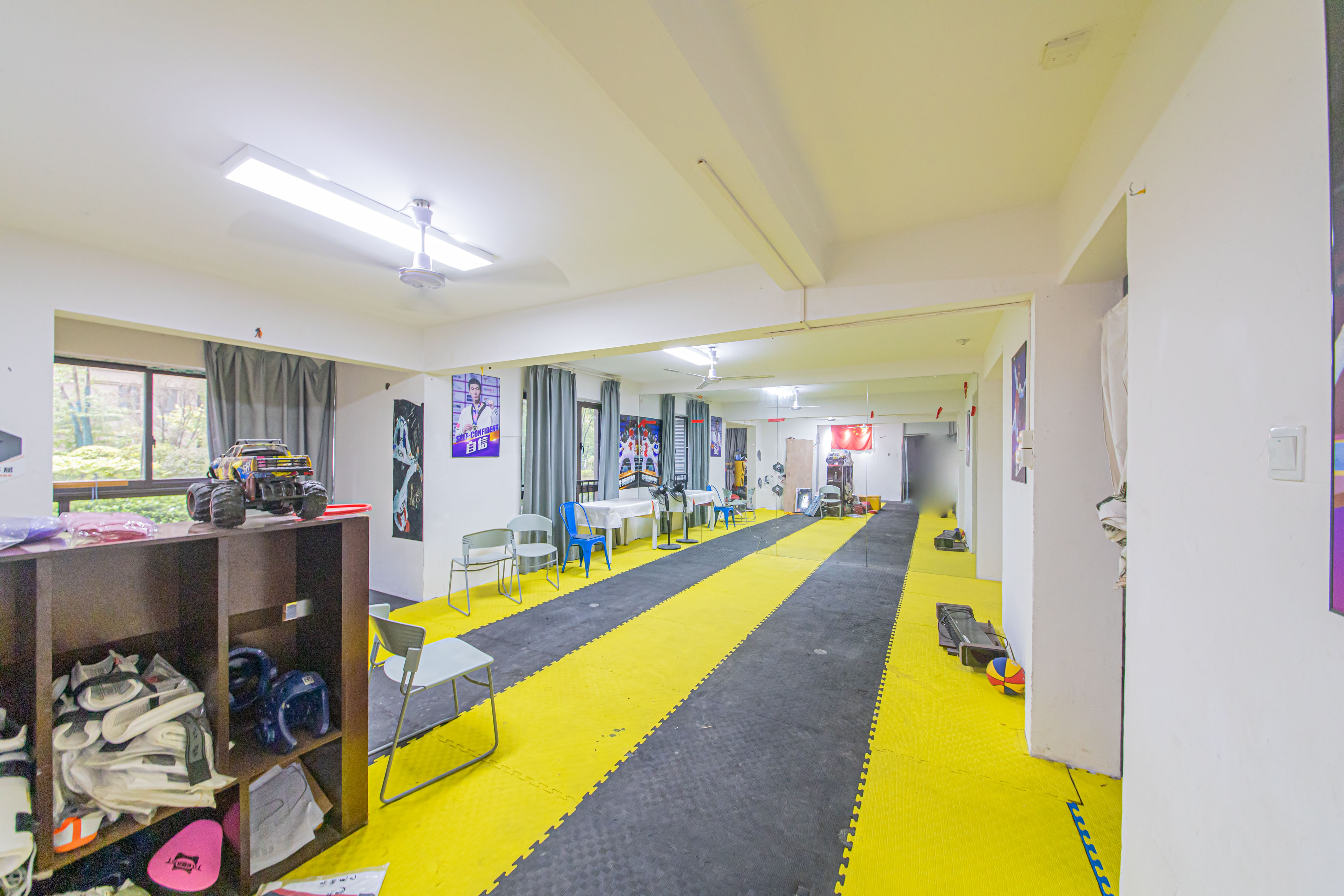 鑫远悦城（鑫远悦时代）  3室2厅2卫    100.0万客厅