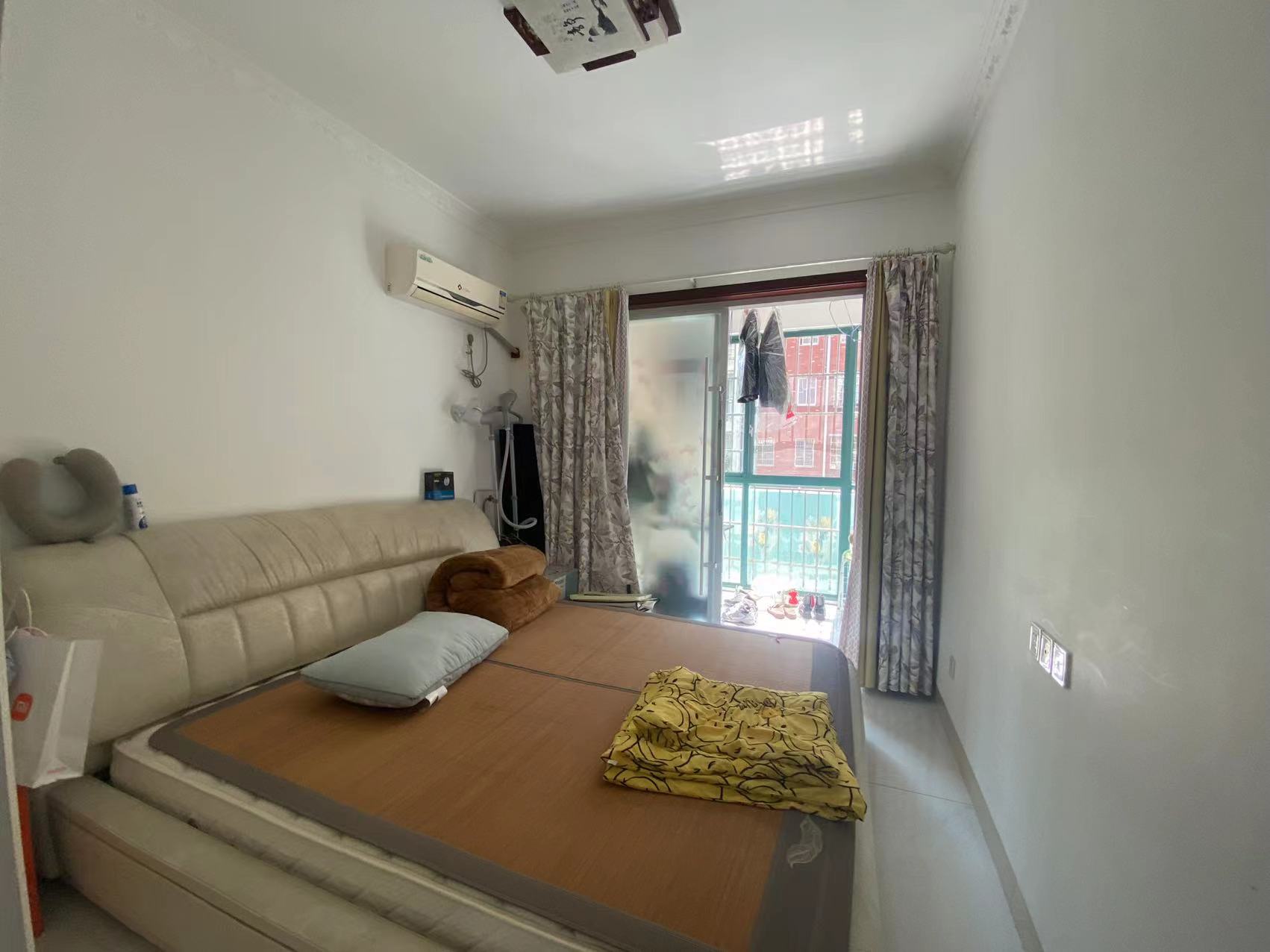 华夏佳园二期 3室2厅2卫 55.0万 华夏佳园二期 3室2厅2卫 55.0万客厅