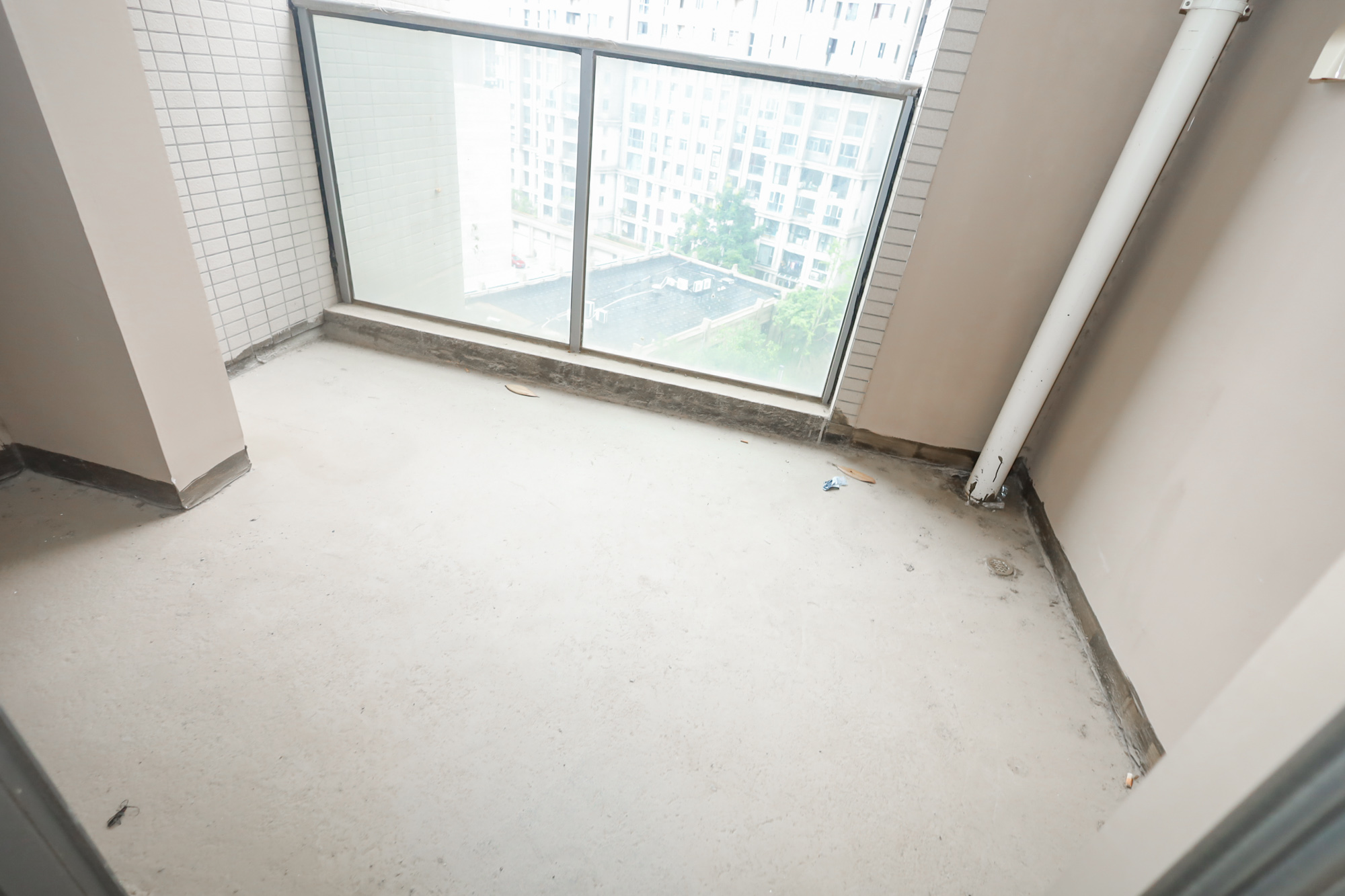 八方小区C区  3室2厅2卫   350.00万卧室