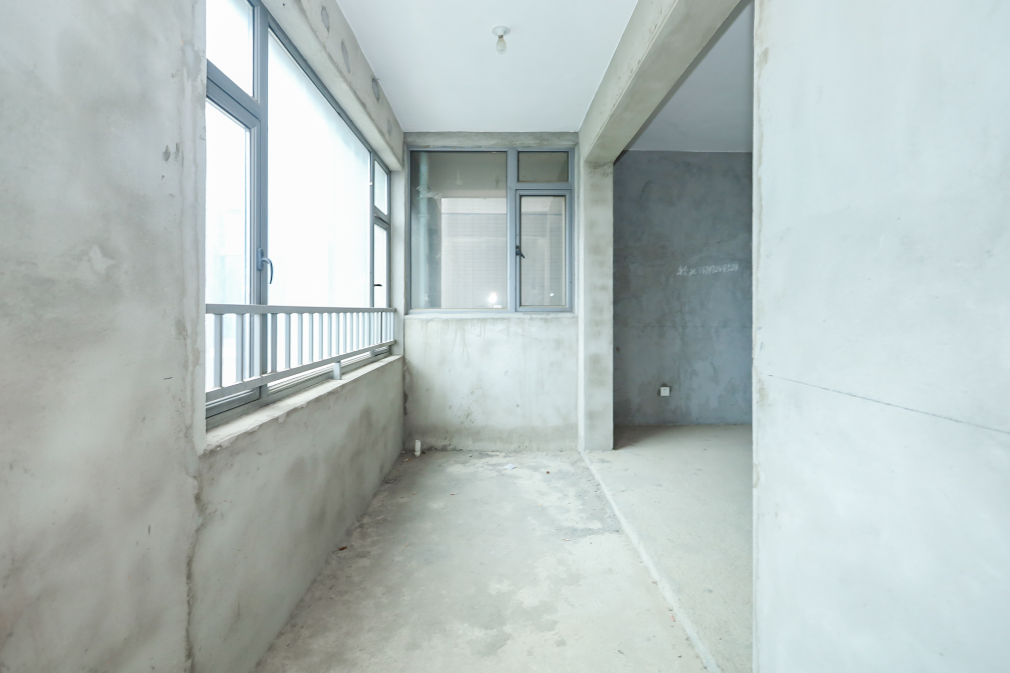 八方小区C区  3室2厅2卫   350.00万阳台
