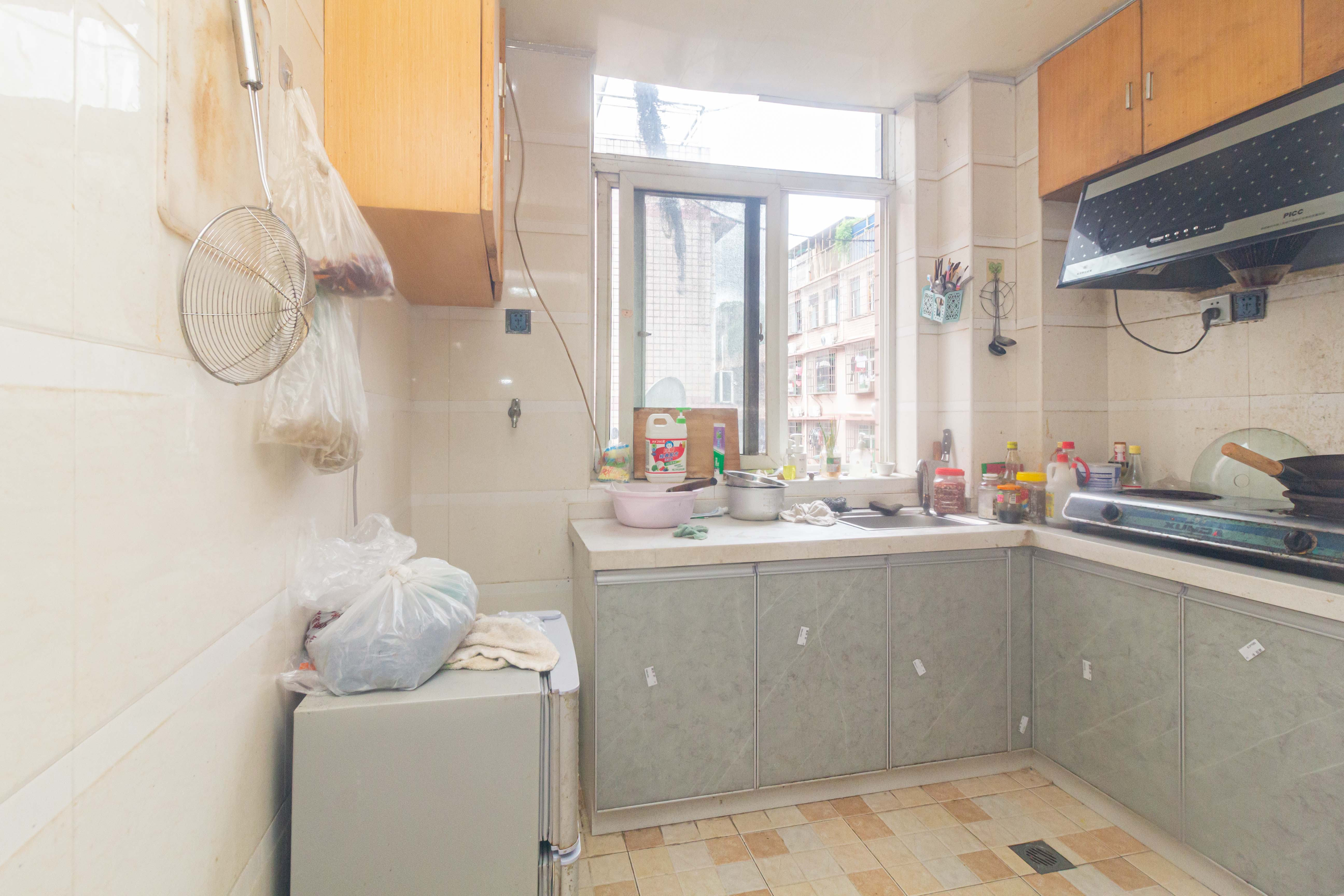 泉塘小区  2室1厅1卫    19.8万 泉塘小区  2室1厅1卫    19.8万厨房