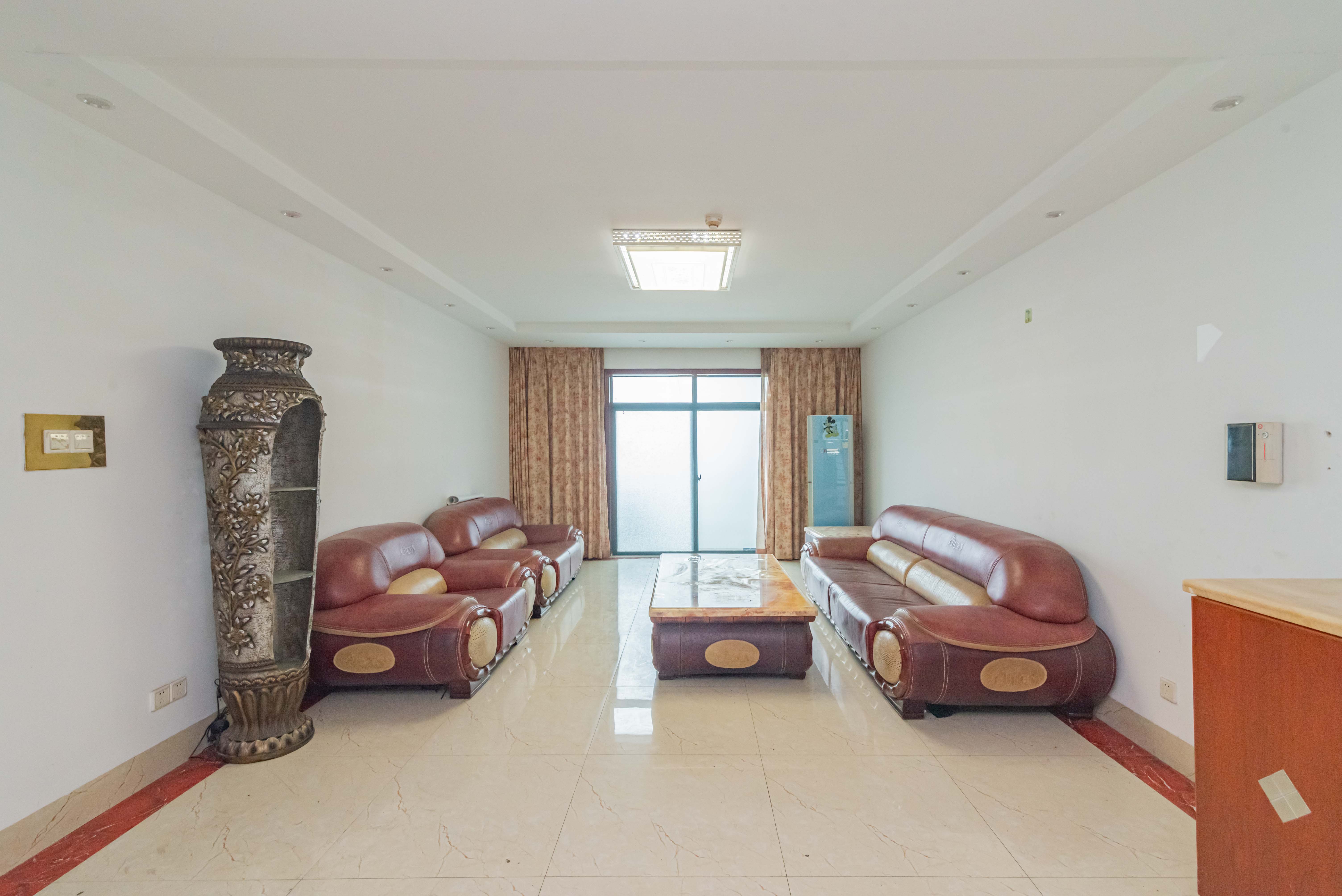 华盛新外滩  4室2厅2卫    220.0万 华盛新外滩  4室2厅2卫    220.0万客厅