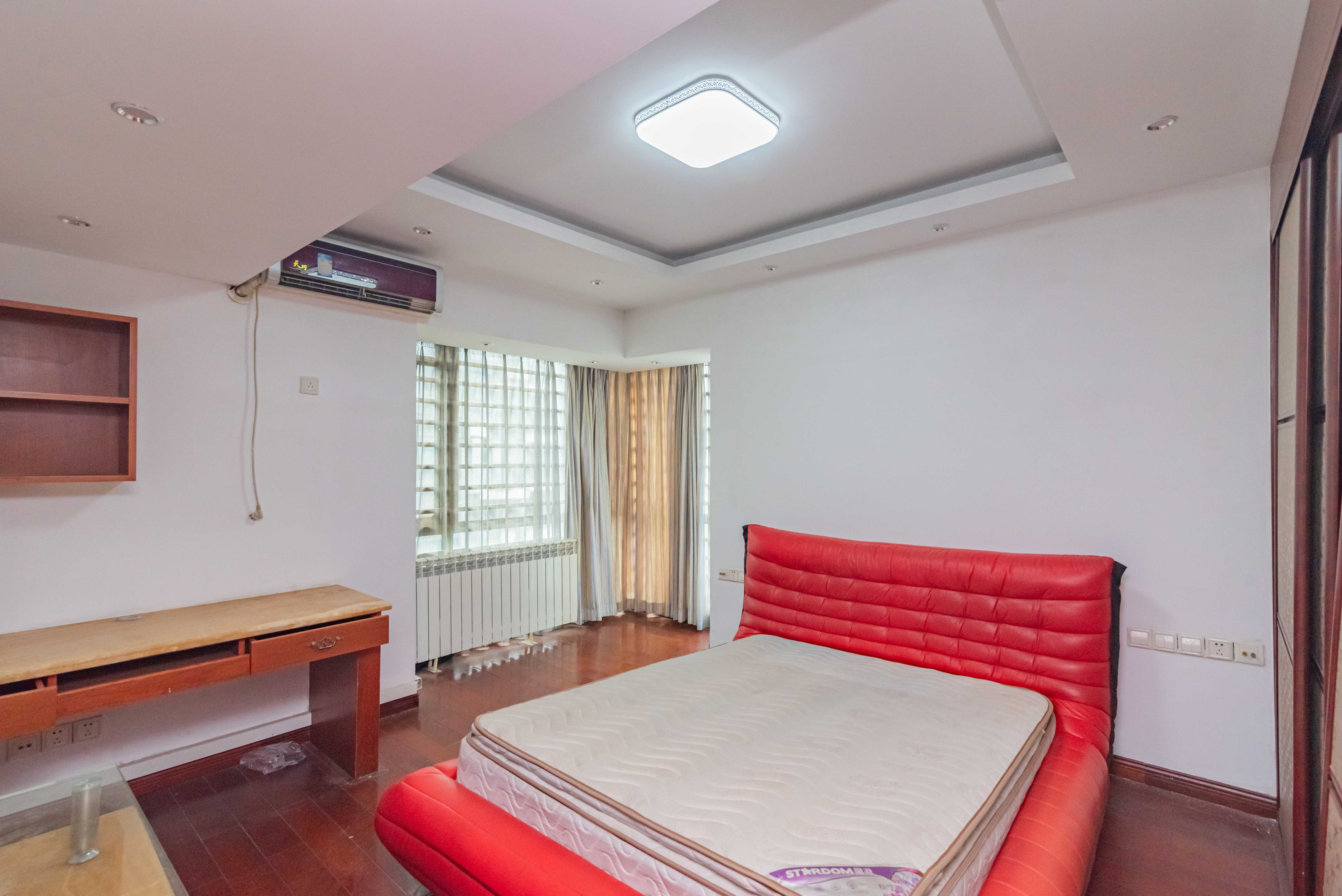 华盛新外滩  4室2厅2卫    220.0万 华盛新外滩  4室2厅2卫    220.0万卧室