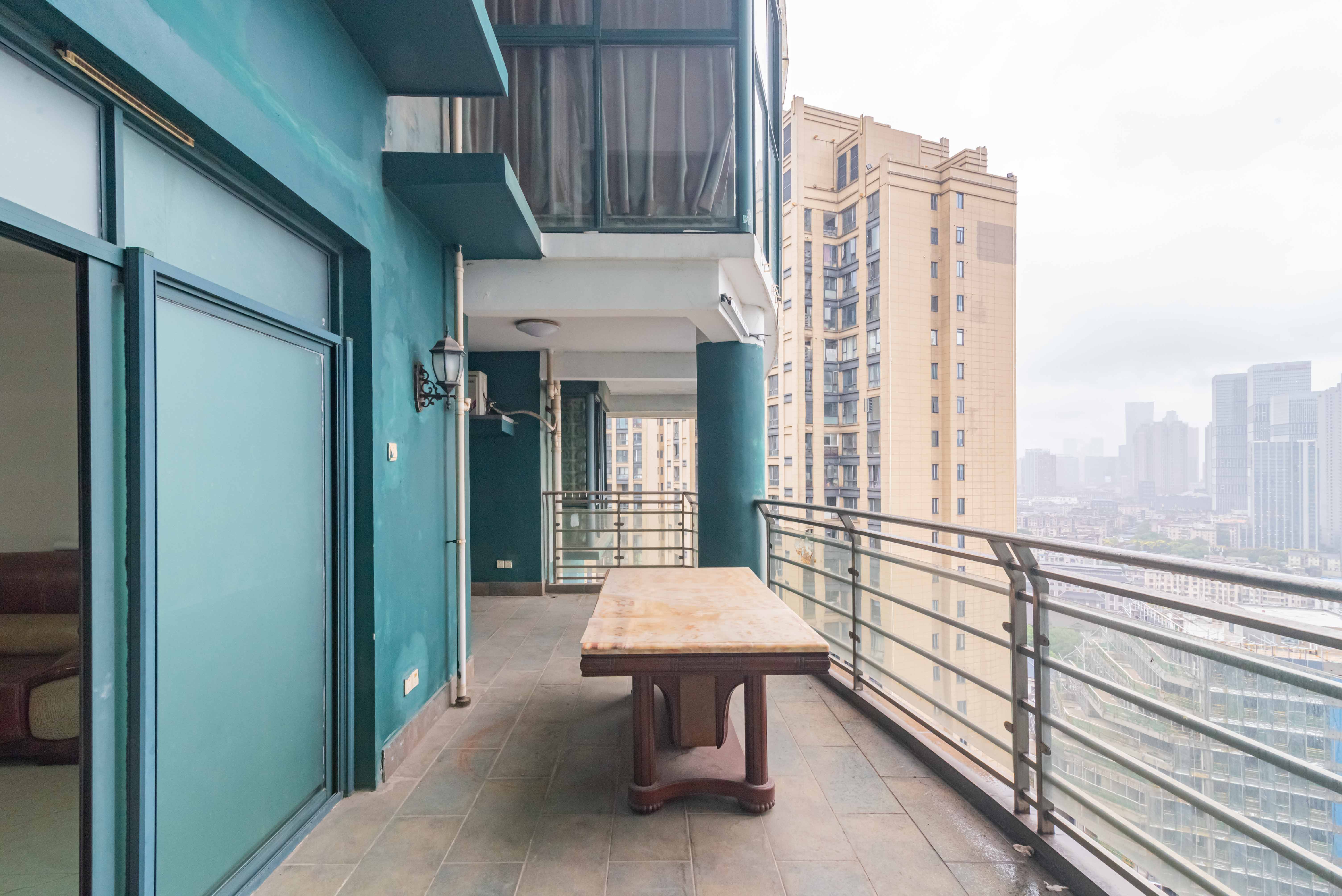 华盛新外滩  4室2厅2卫    220.0万 华盛新外滩  4室2厅2卫    220.0万阳台