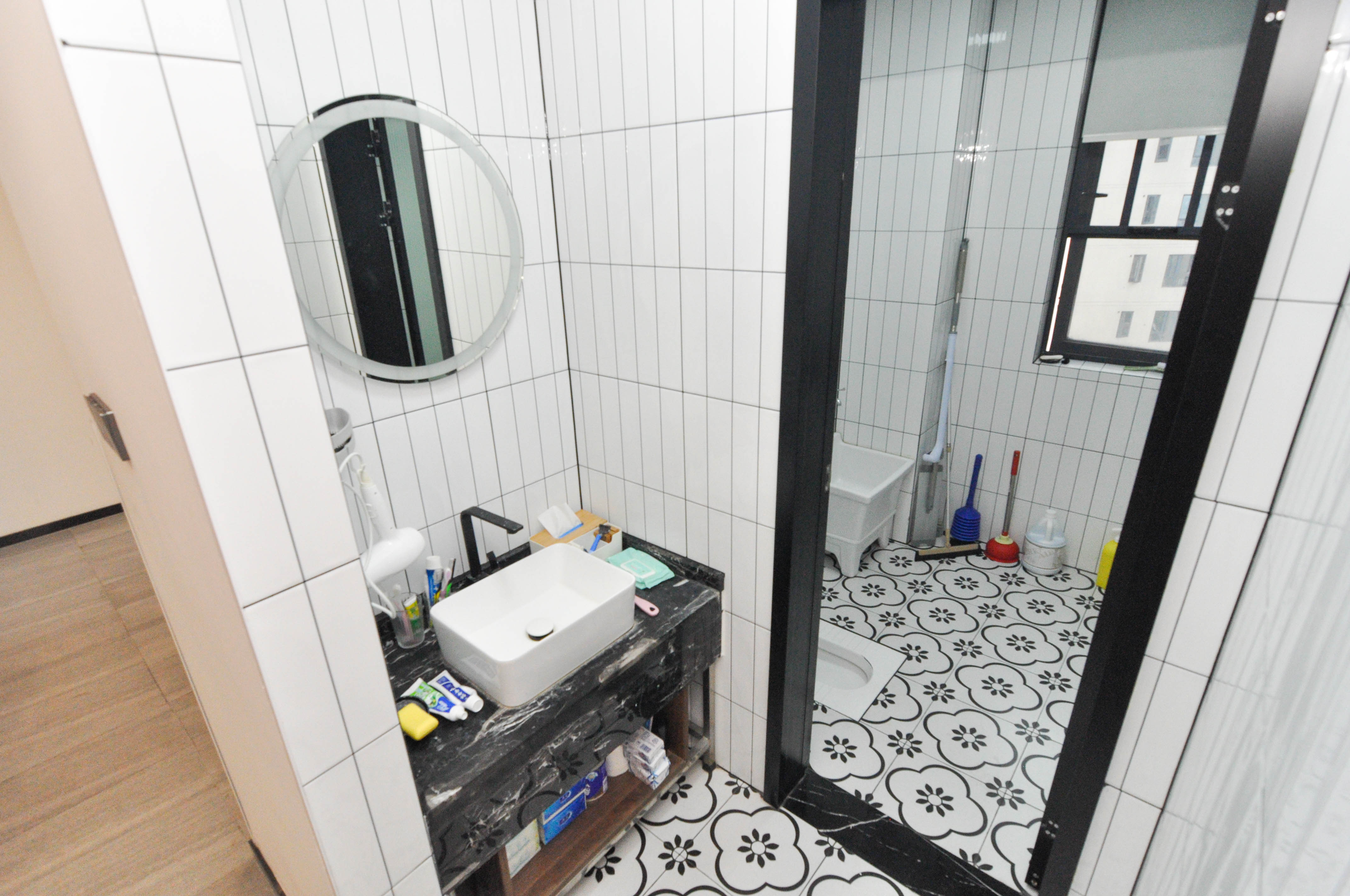 中建梅溪湖中心  6室2厅4卫   720.00万卫生间