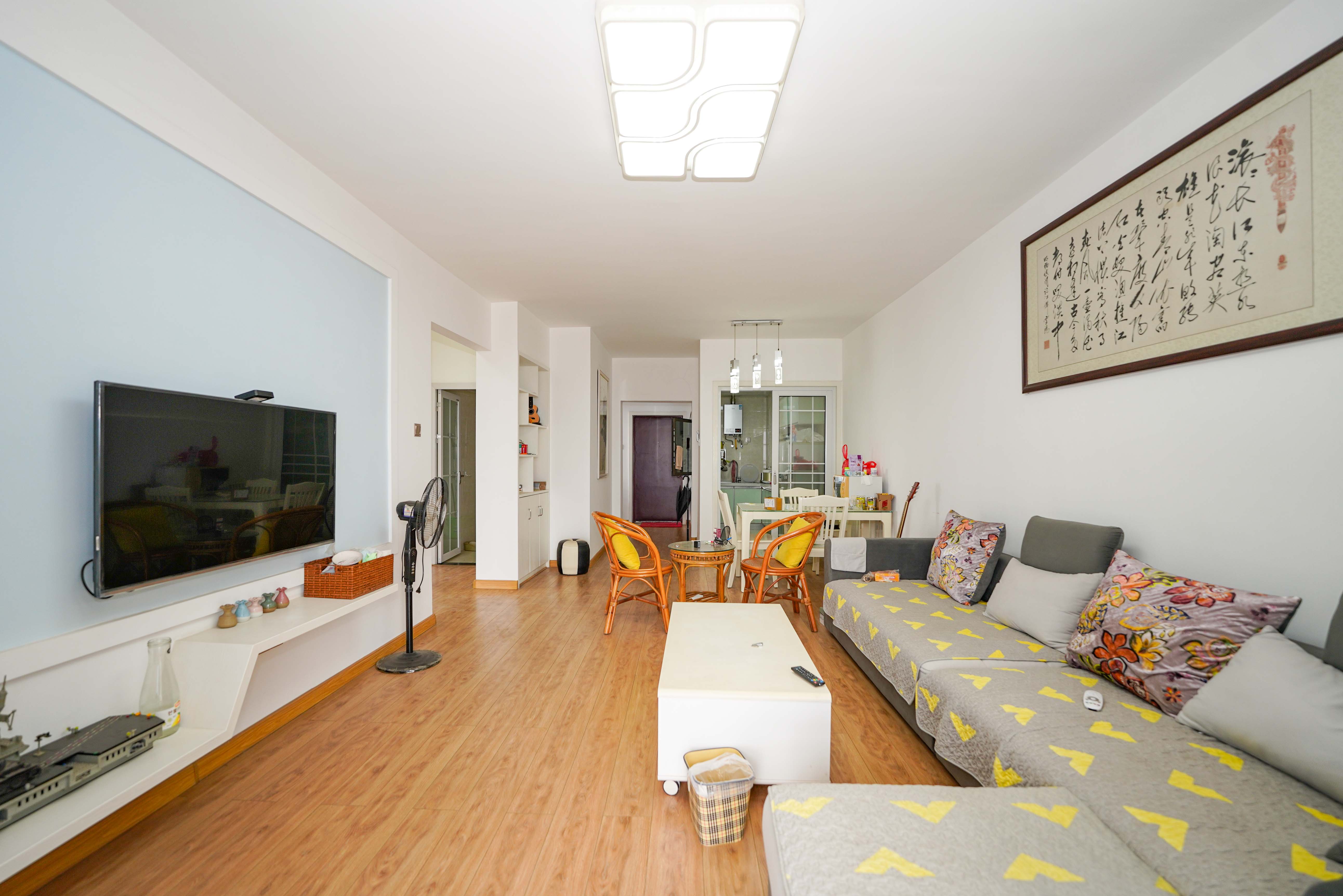 幸福庄园  3室2厅1卫    72.8万客厅