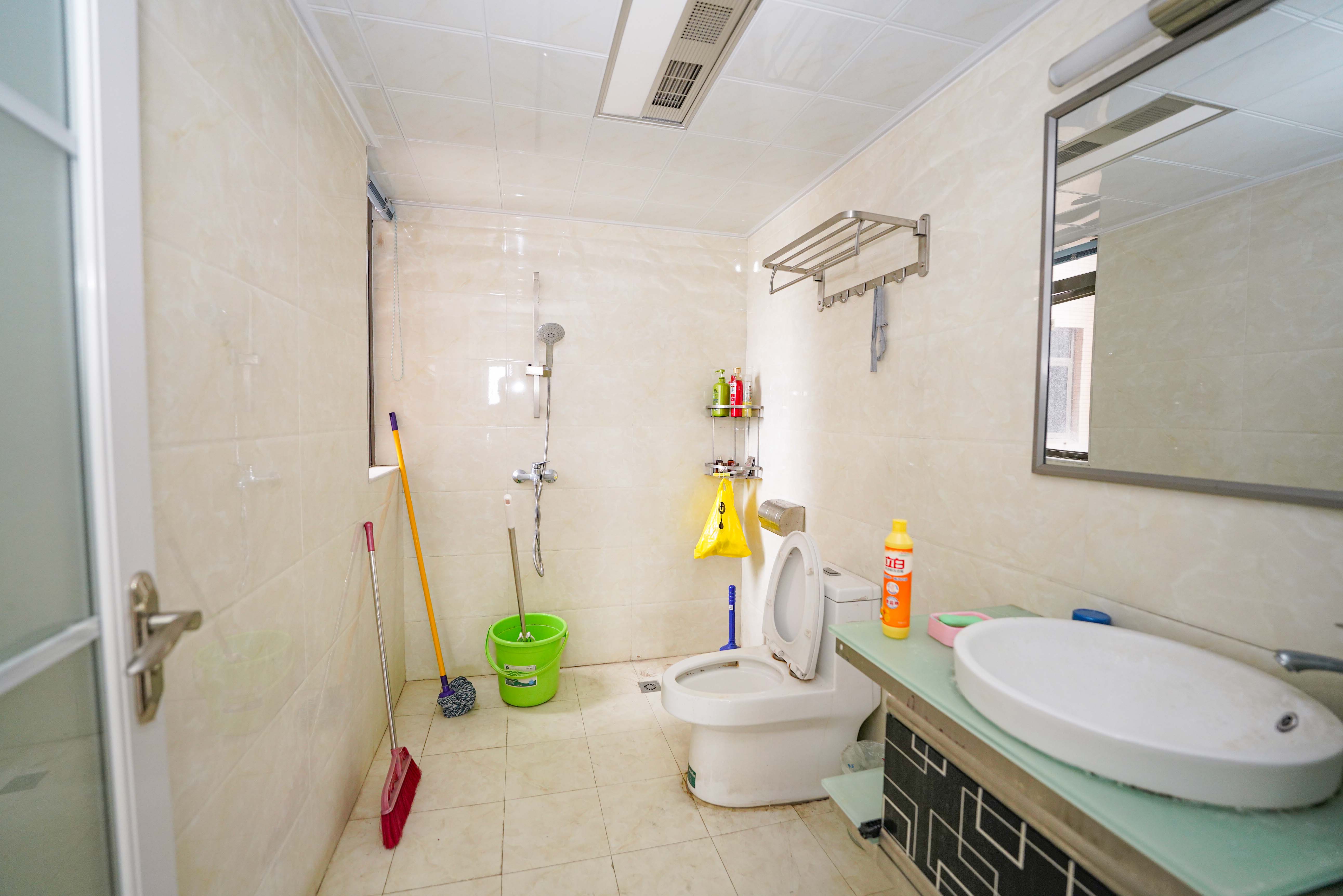 幸福庄园  3室2厅1卫    72.8万卫生间