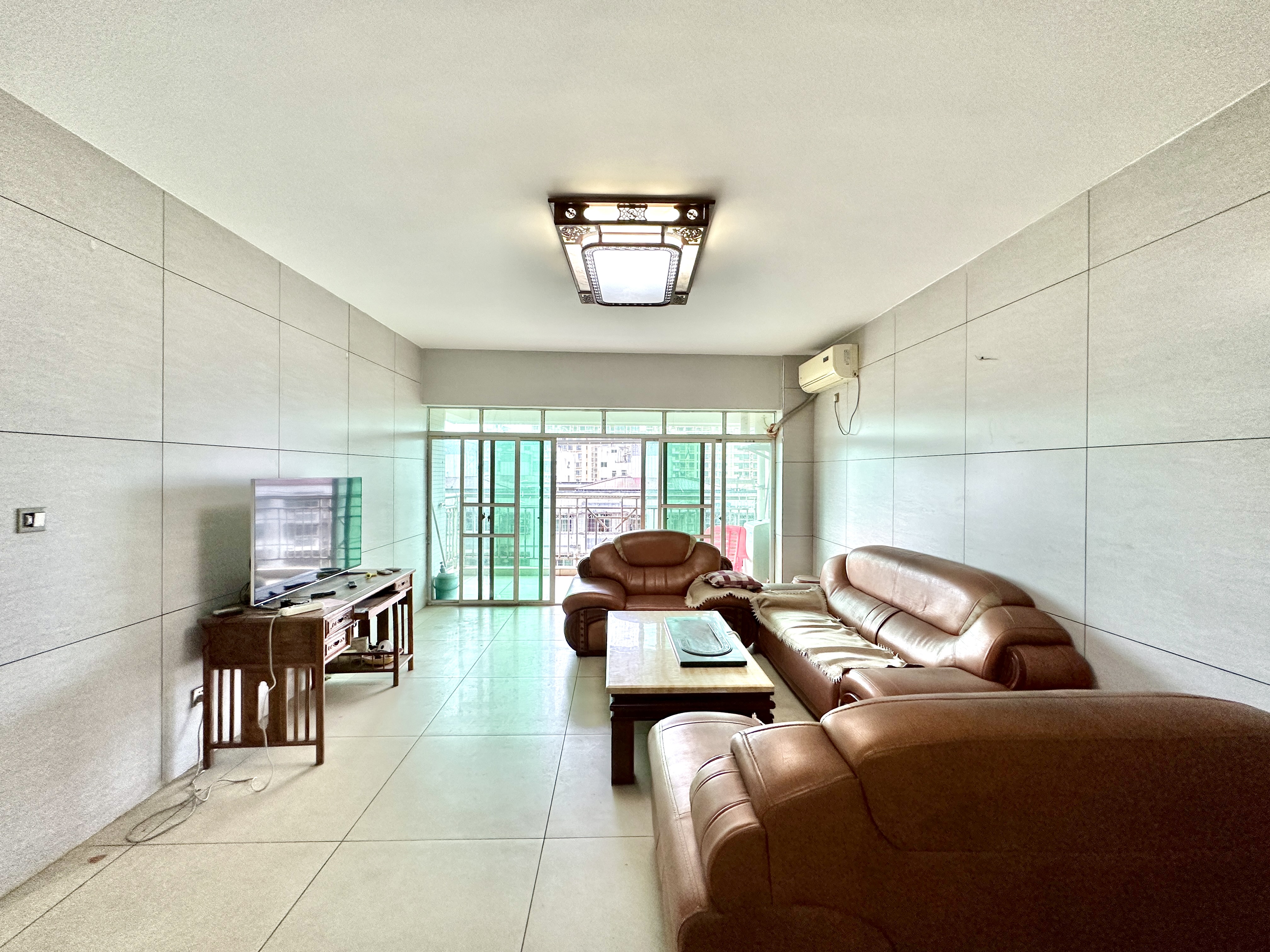 丽晶花园  3室2厅2卫    155.0万 丽晶花园  3室2厅2卫    155.0万客厅