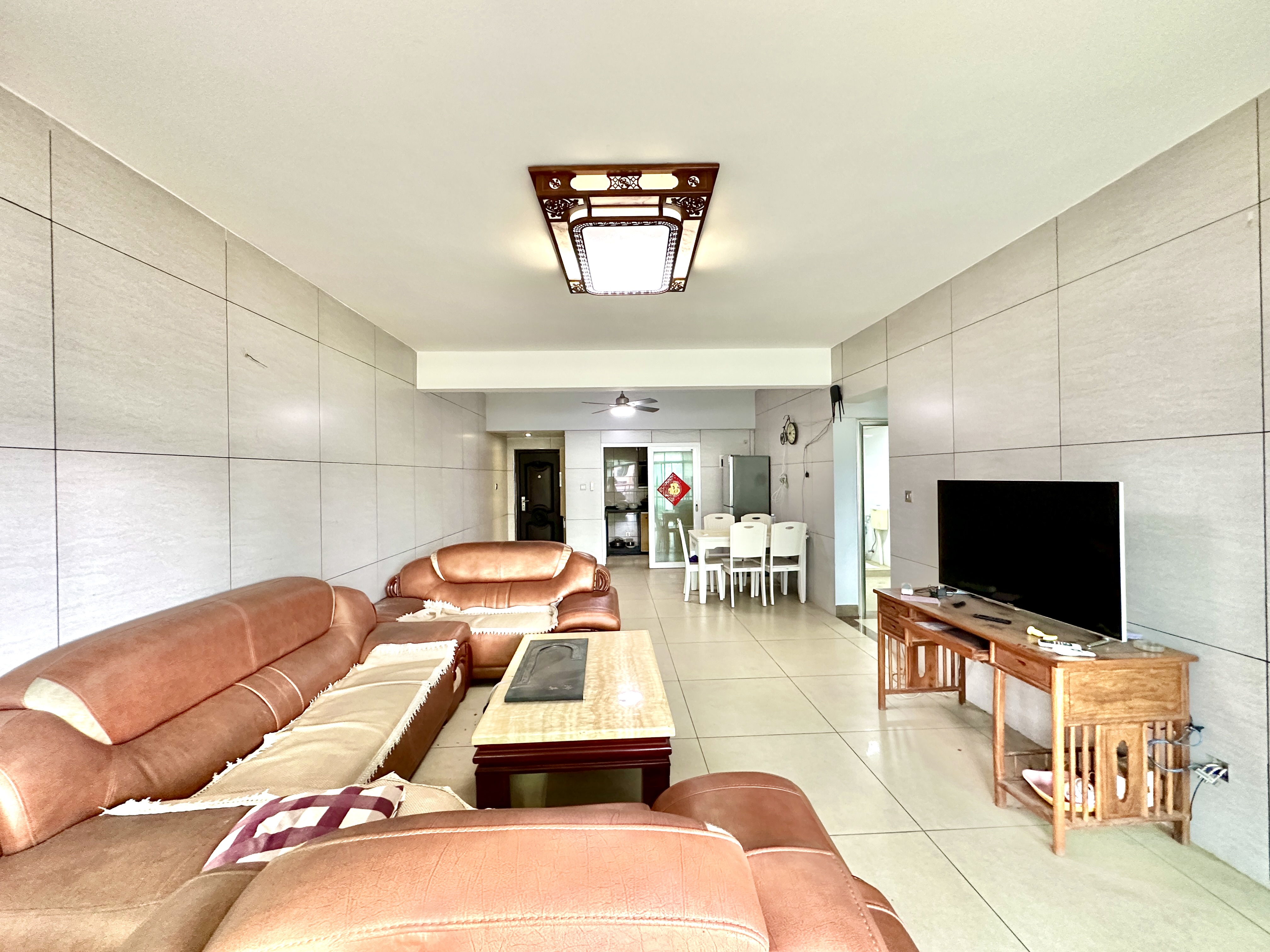 丽晶花园  3室2厅2卫    155.0万 丽晶花园  3室2厅2卫    155.0万客厅