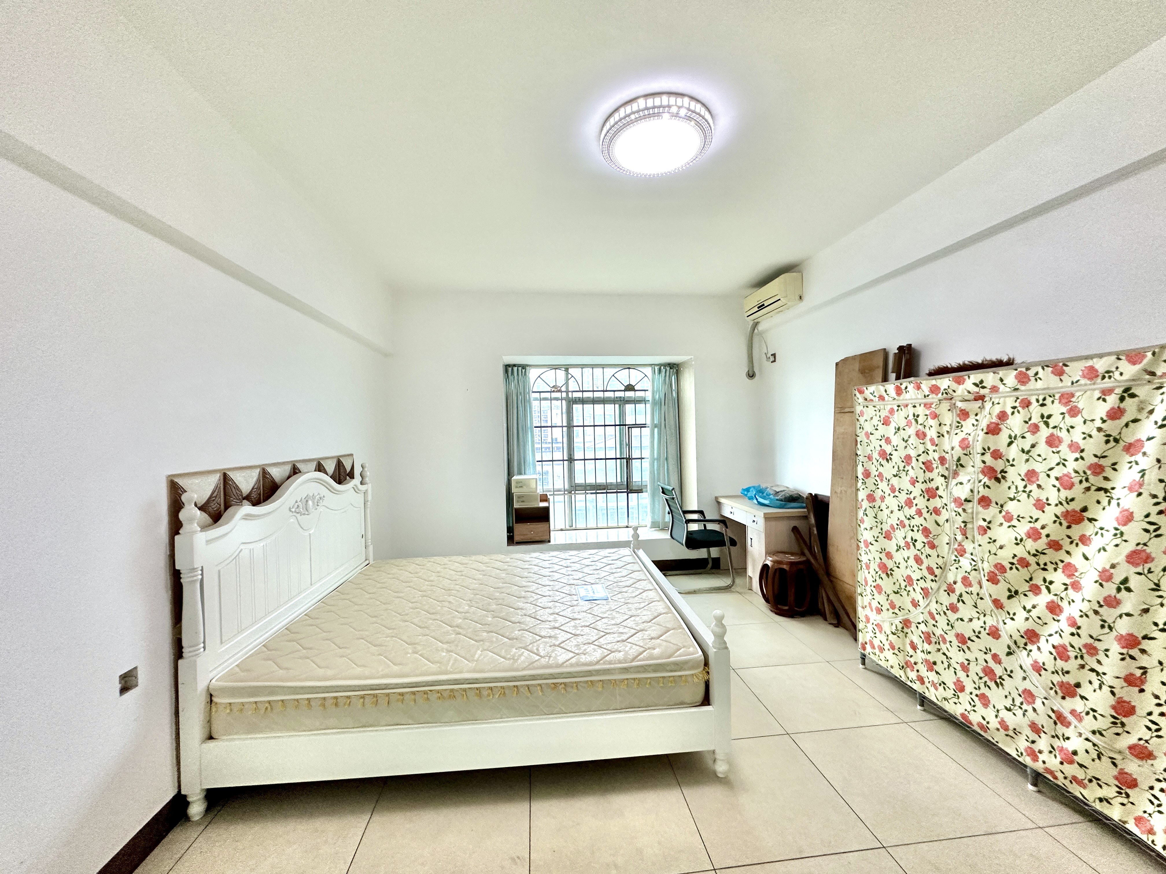 丽晶花园  3室2厅2卫    155.0万 丽晶花园  3室2厅2卫    155.0万卧室