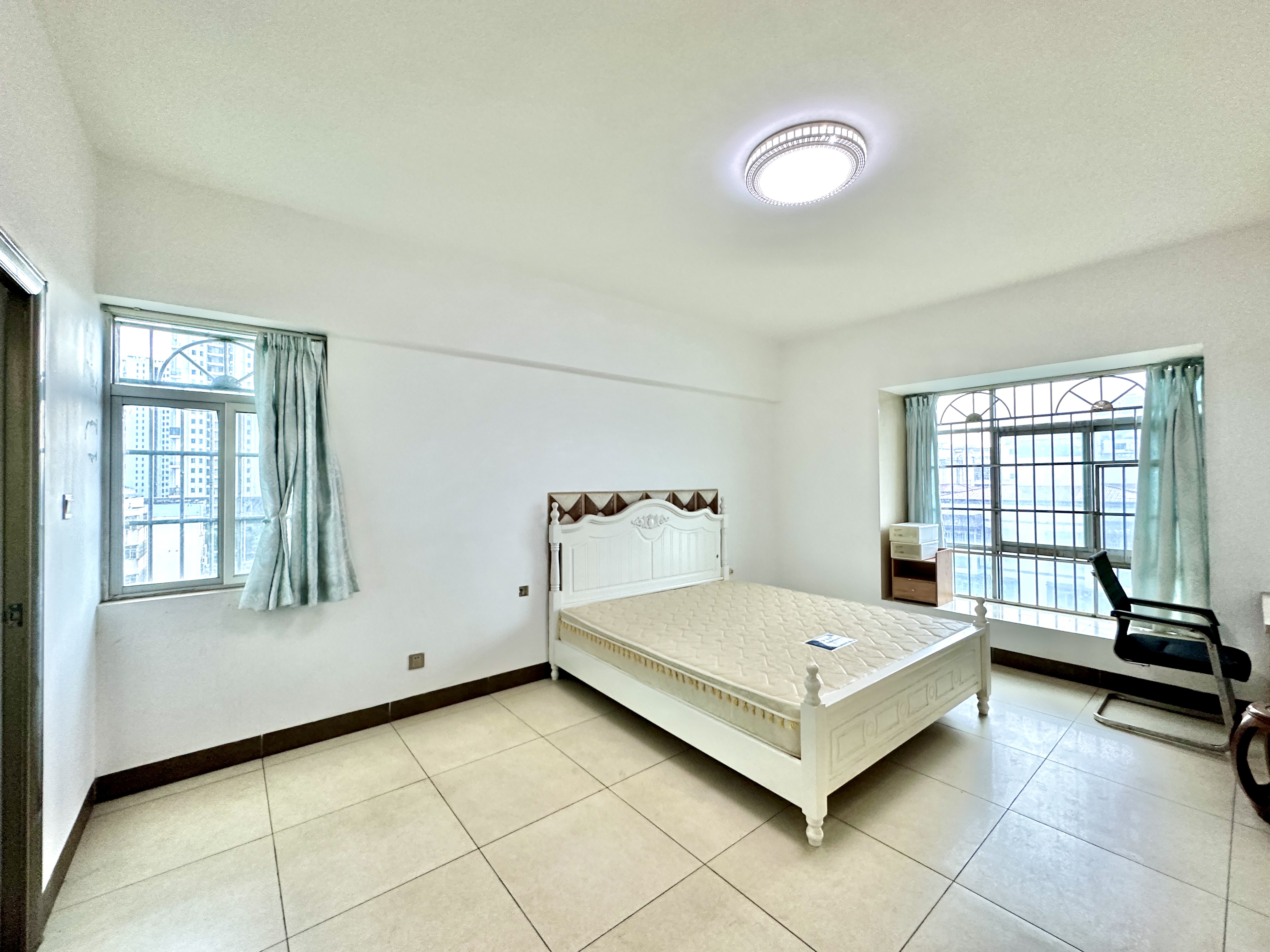 丽晶花园  3室2厅2卫    155.0万 丽晶花园  3室2厅2卫    155.0万卧室