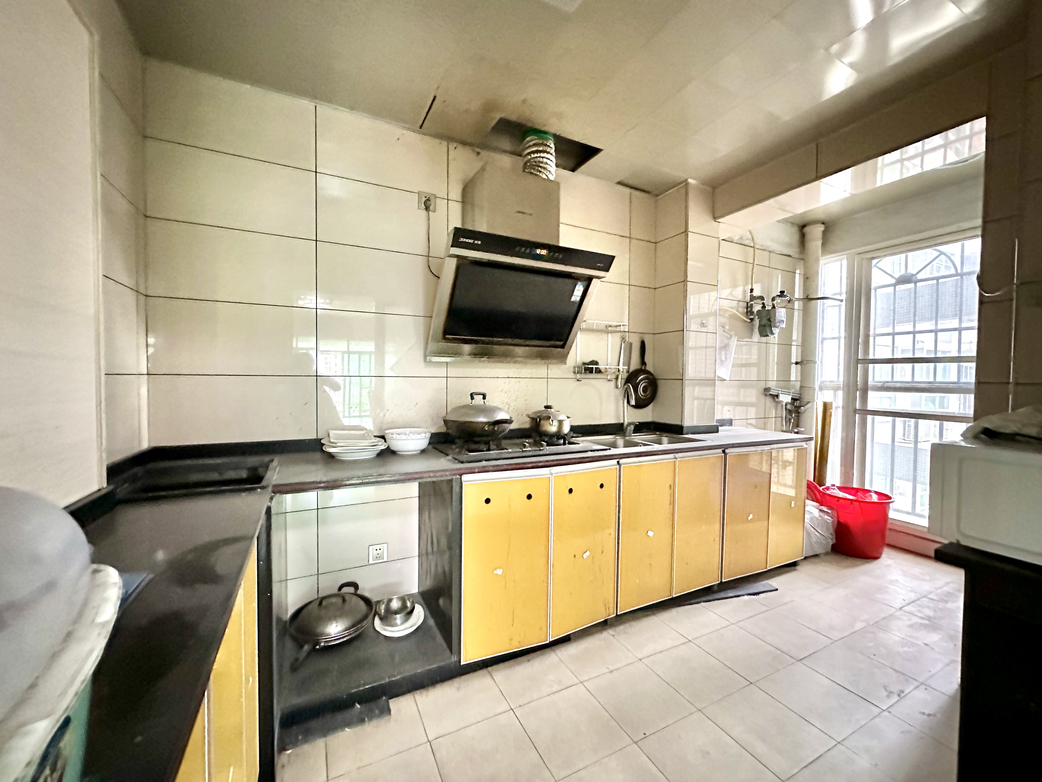 丽晶花园  3室2厅2卫    155.0万 丽晶花园  3室2厅2卫    155.0万厨房