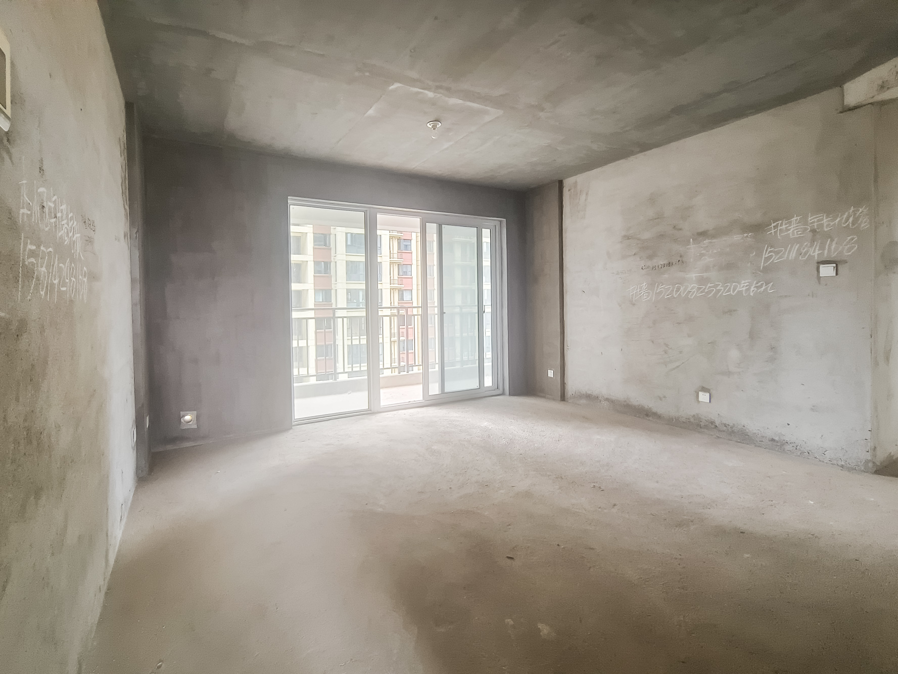 和悦城(蟠龙景苑) 3室2厅2卫 55.0万 和悦城(蟠龙景苑) 3室2厅2卫 55.0万客厅