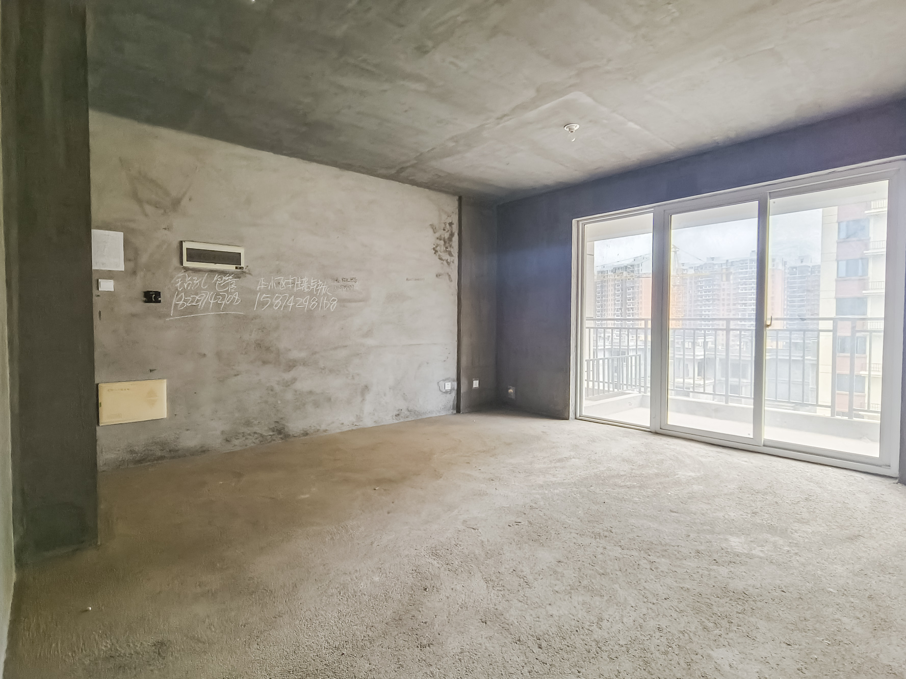 和悦城(蟠龙景苑) 3室2厅2卫 55.0万 和悦城(蟠龙景苑) 3室2厅2卫 55.0万客厅