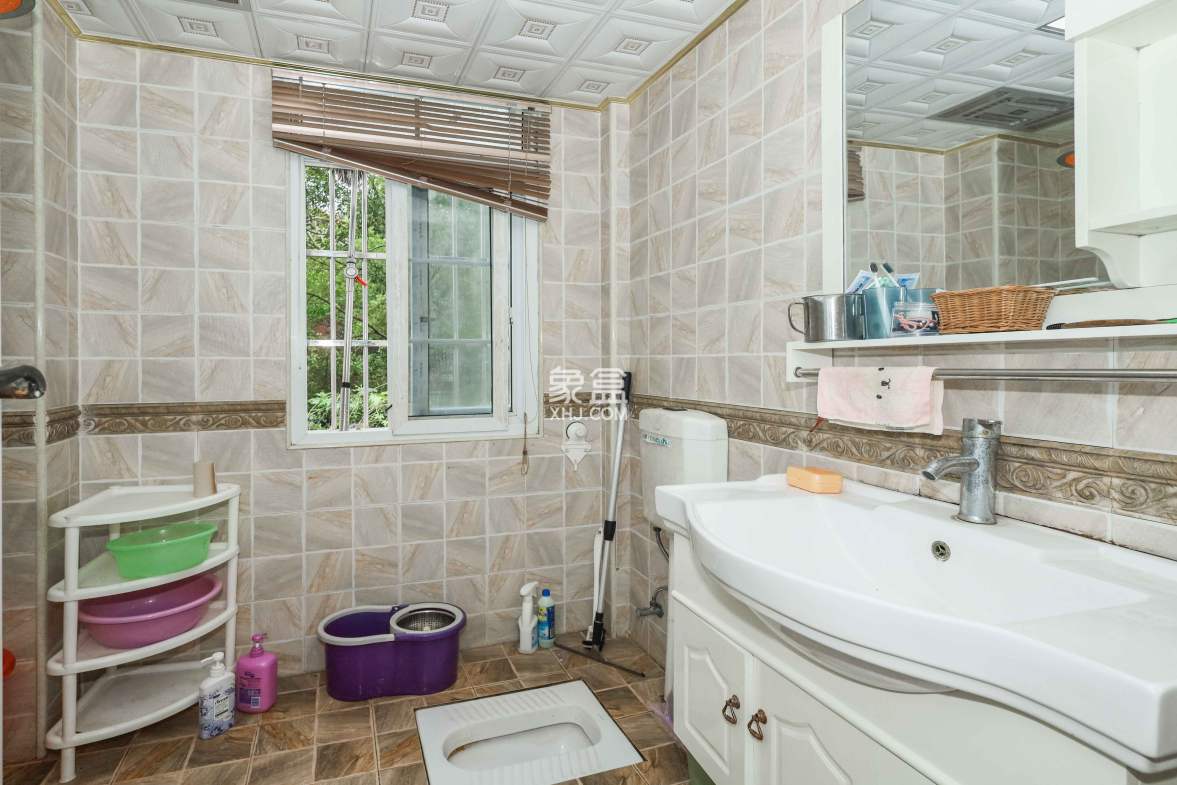 山水英伦  5室2厅2卫    338.5万 山水英伦  5室2厅2卫    338.5万卫生间