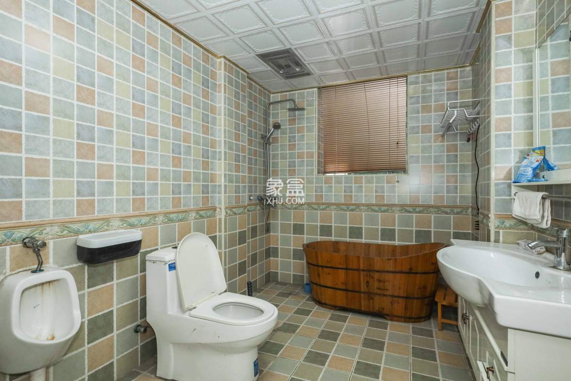 山水英伦  5室2厅2卫    338.5万 山水英伦  5室2厅2卫    338.5万卫生间