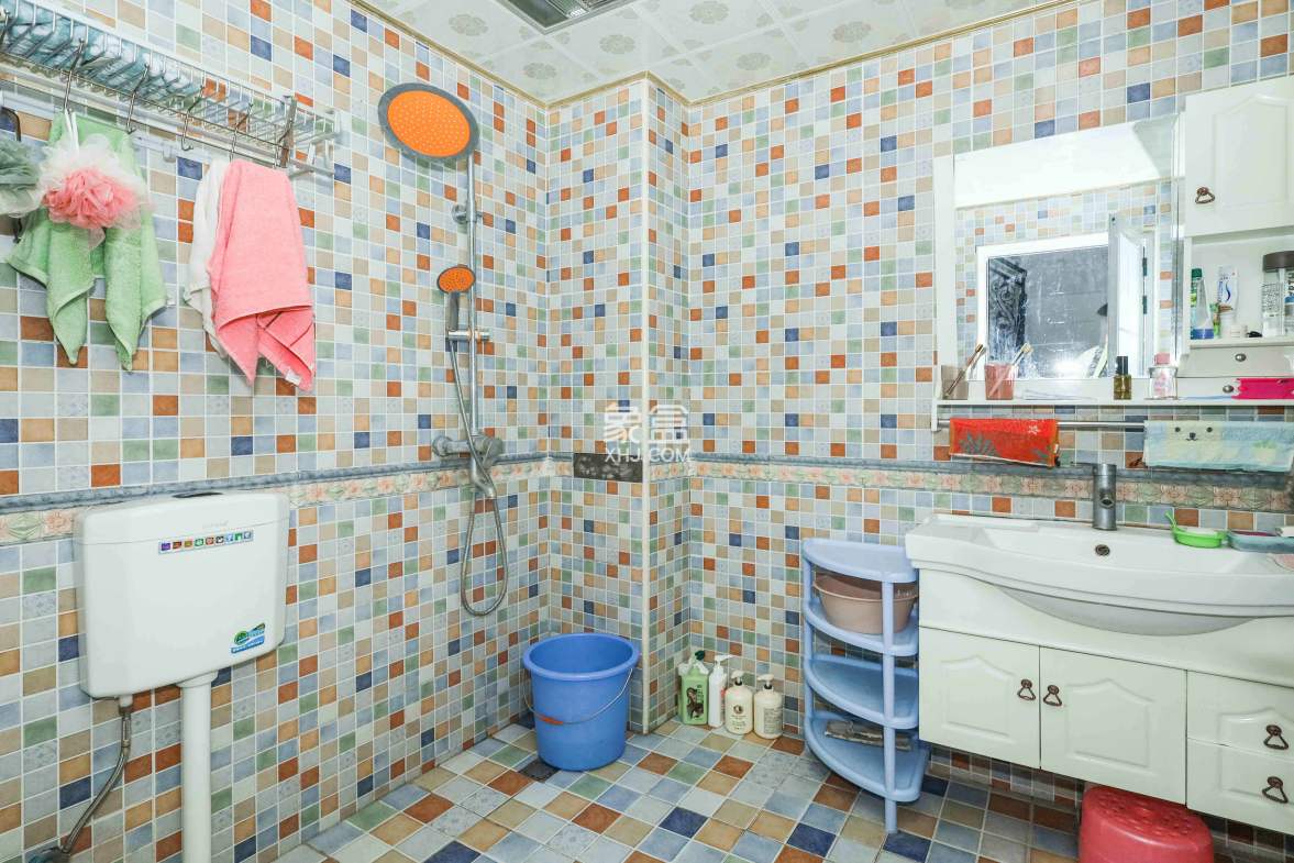 山水英伦  5室2厅2卫    338.5万 山水英伦  5室2厅2卫    338.5万卫生间