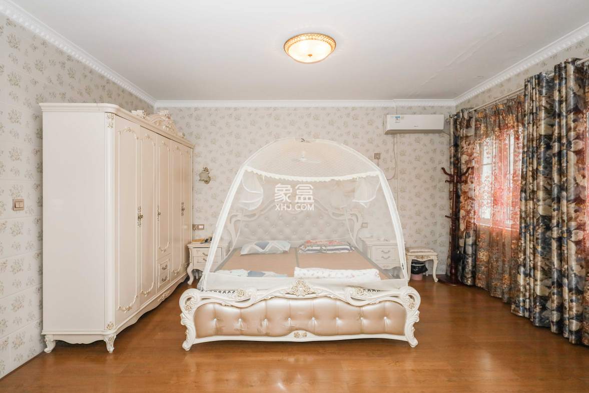 山水英伦  5室2厅2卫    338.5万 山水英伦  5室2厅2卫    338.5万卧室